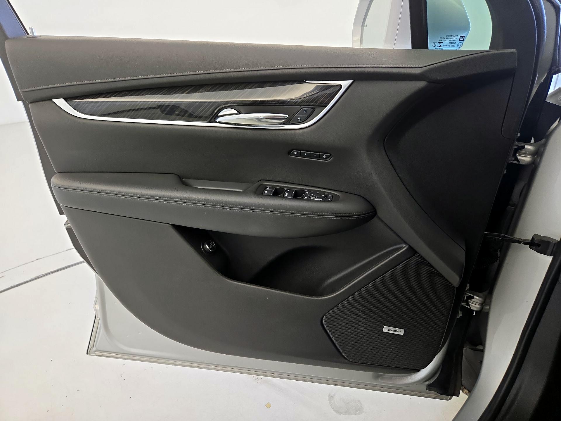 Thumbnail: 2020 Cadillac XT6 - 12