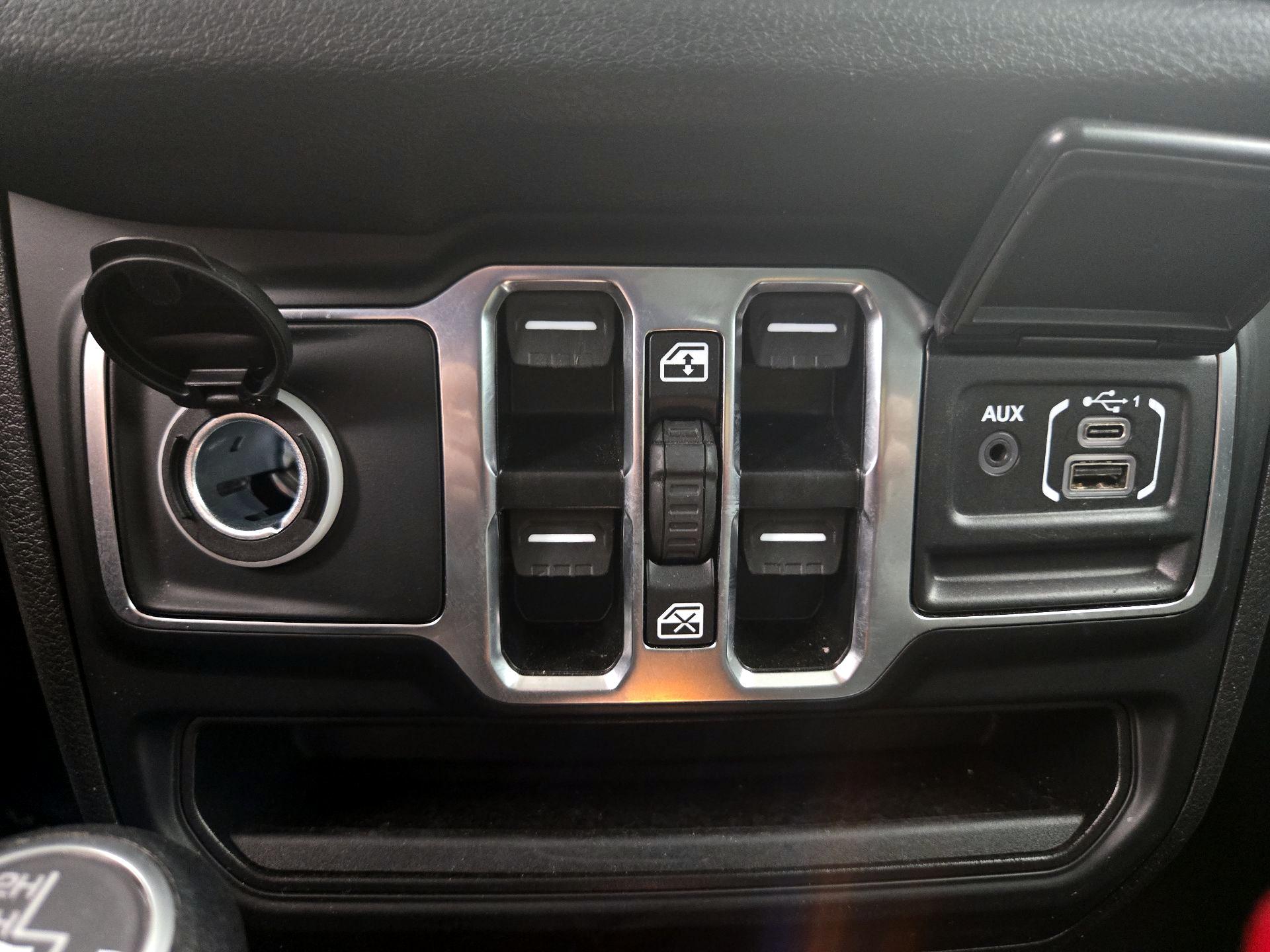 Thumbnail: 2025 Jeep Wrangler - 18