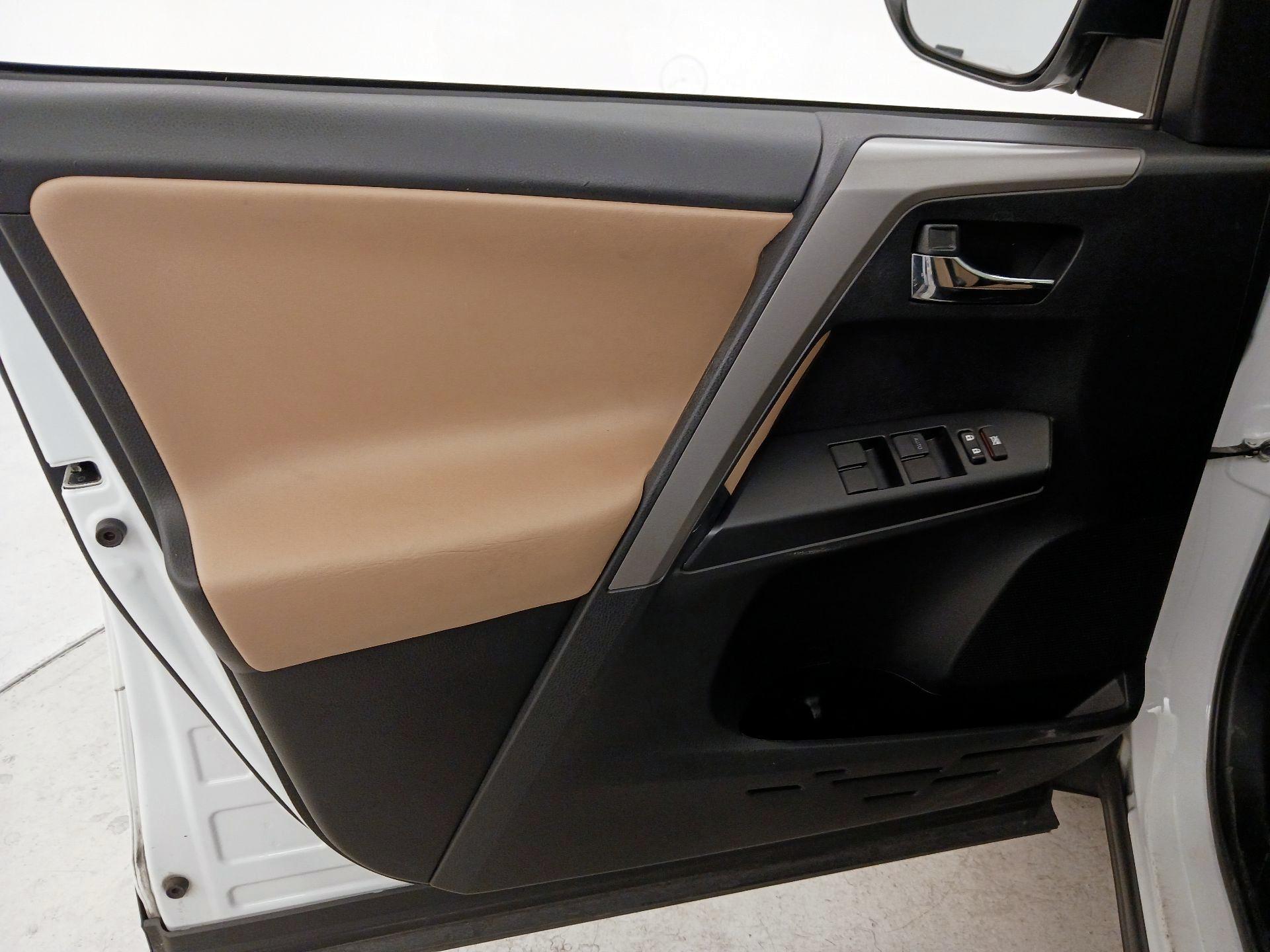 Thumbnail: 2018 Toyota RAV4 - 12