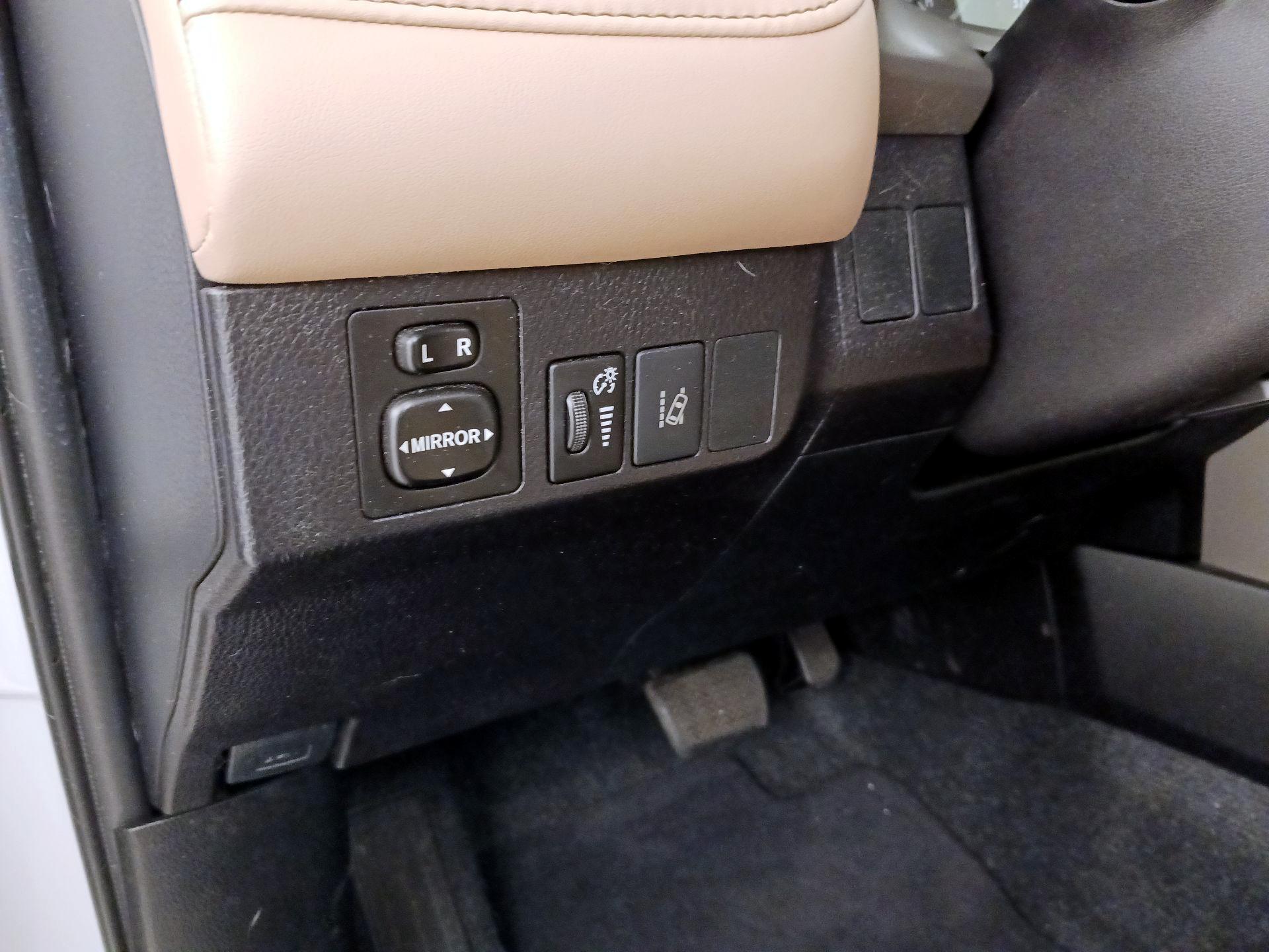 Thumbnail: 2018 Toyota RAV4 - 13