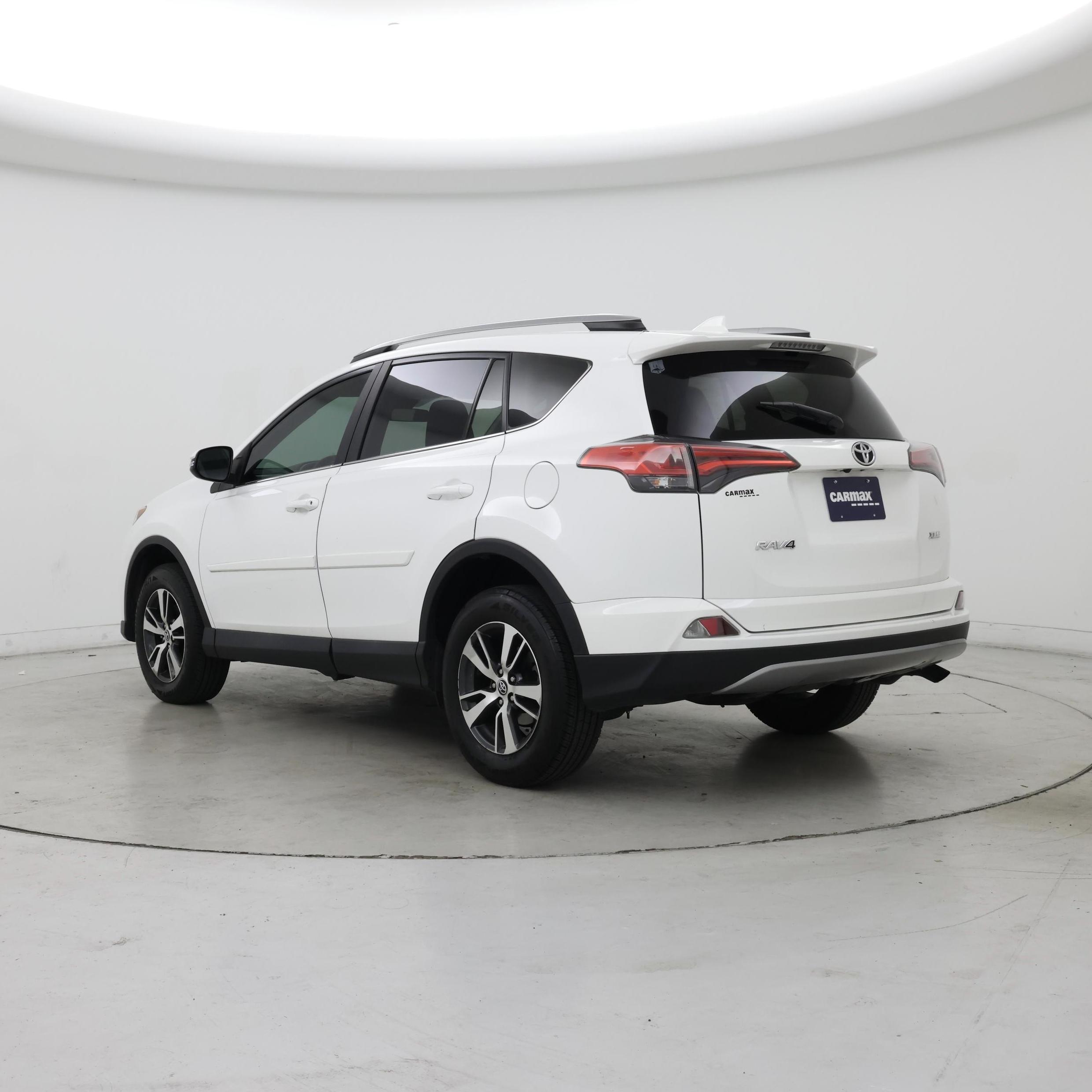 Thumbnail: 2018 Toyota RAV4 - 2