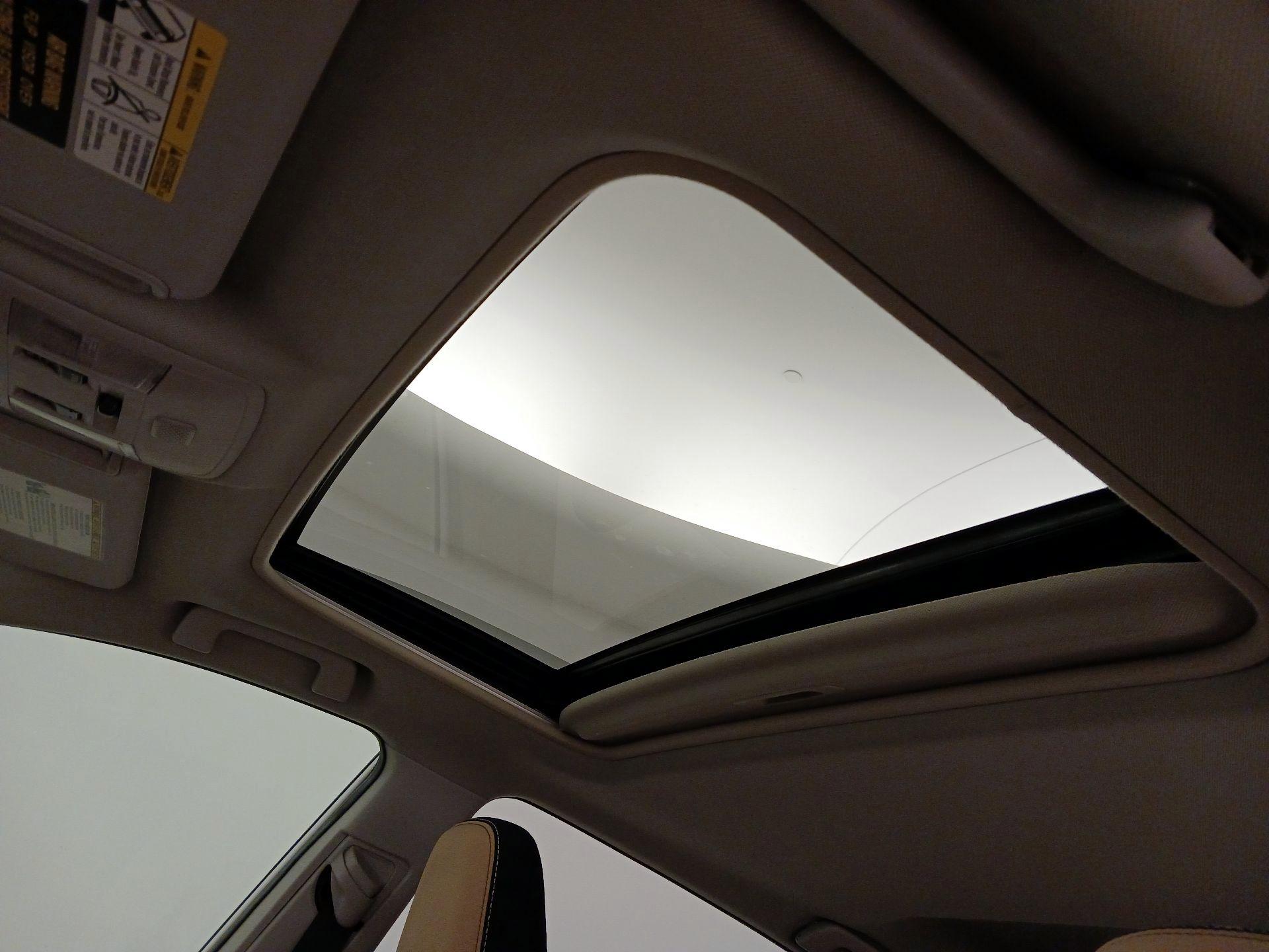 Thumbnail: 2018 Toyota RAV4 - 19