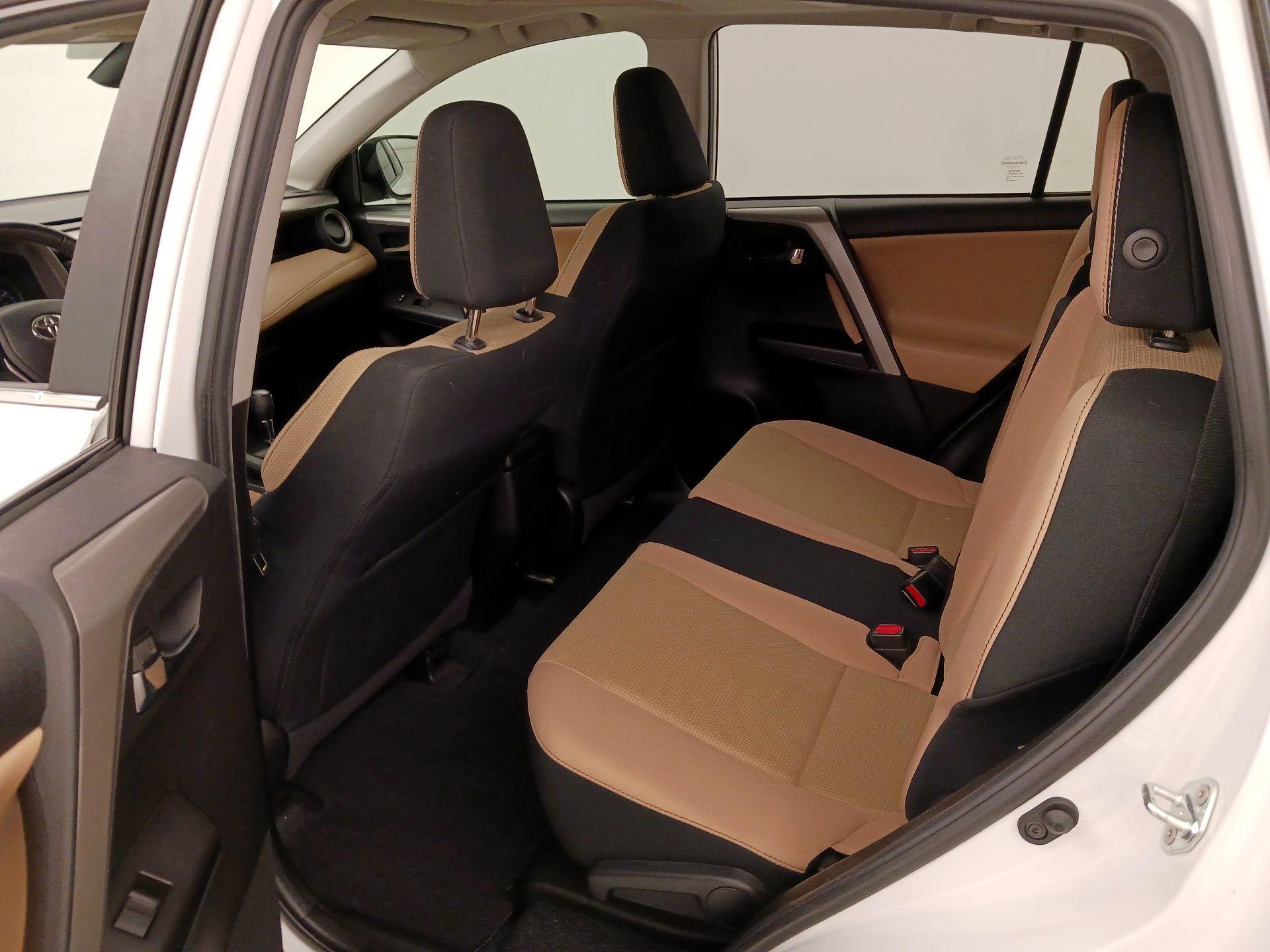 Thumbnail: 2018 Toyota RAV4 - 20