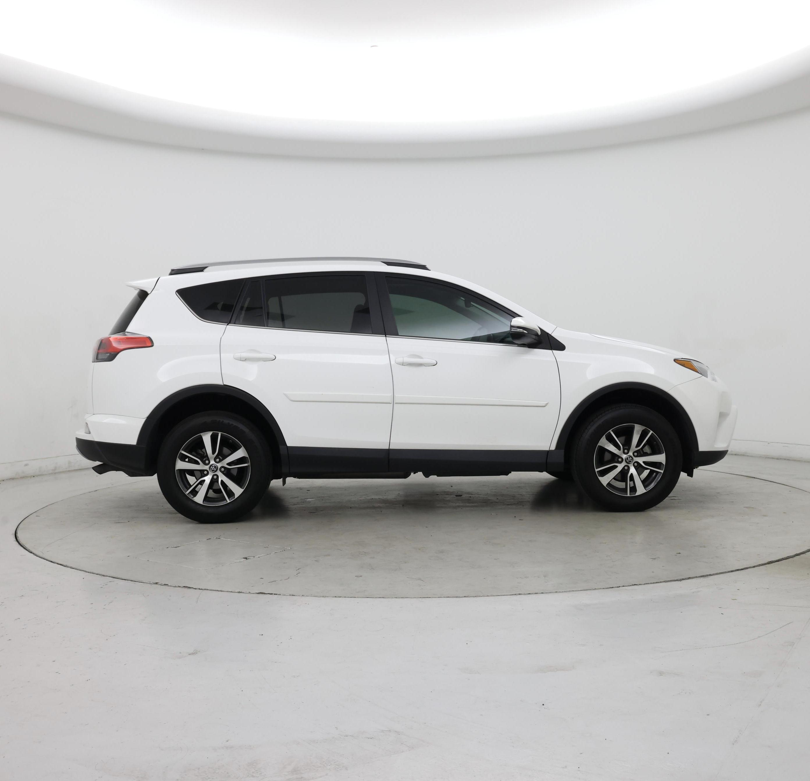 Thumbnail: 2018 Toyota RAV4 - 7