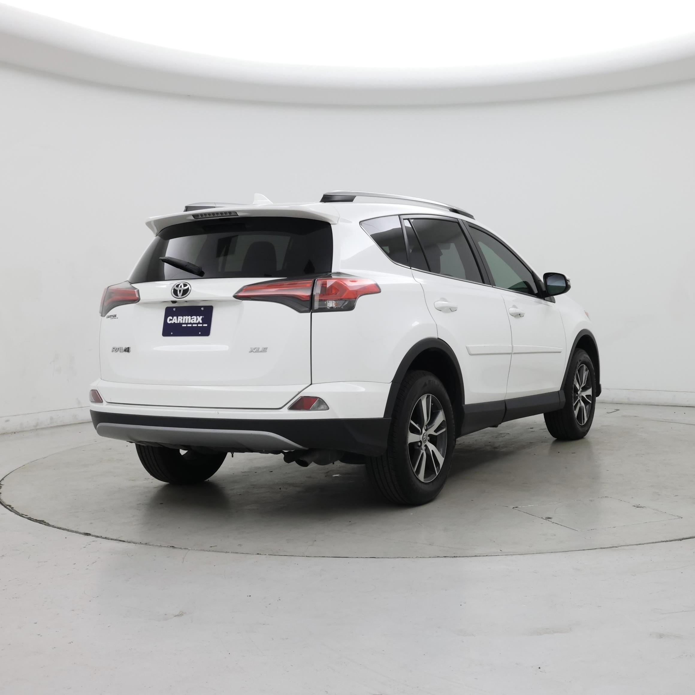 Thumbnail: 2018 Toyota RAV4 - 8