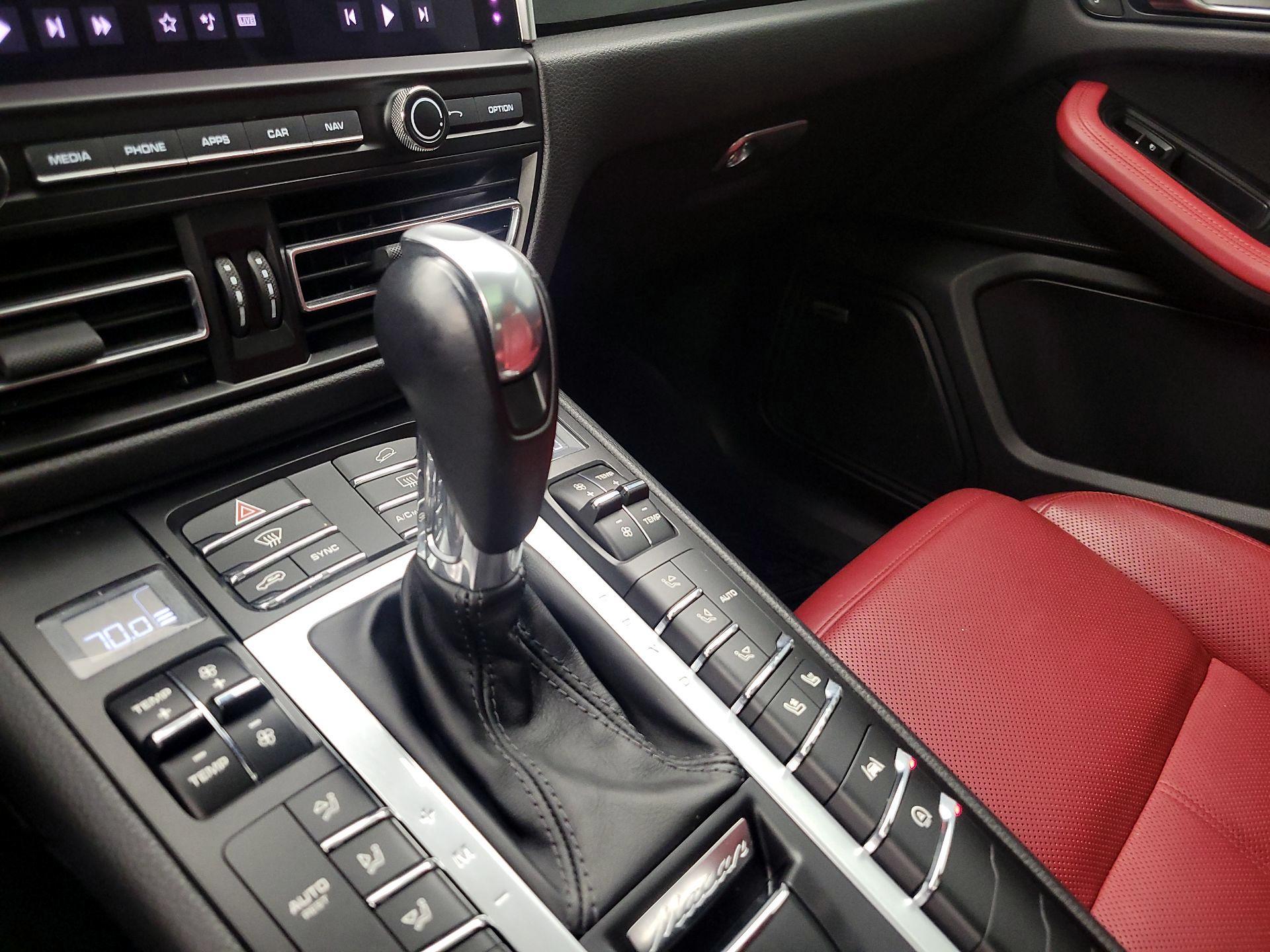 Thumbnail: 2020 Porsche Macan - 18