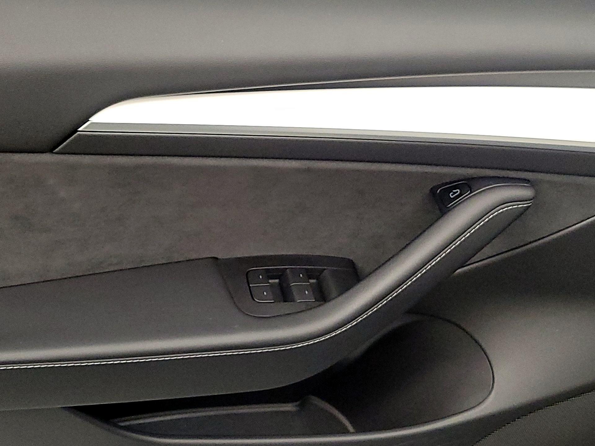 Thumbnail: 2021 Tesla Model 3 - 12