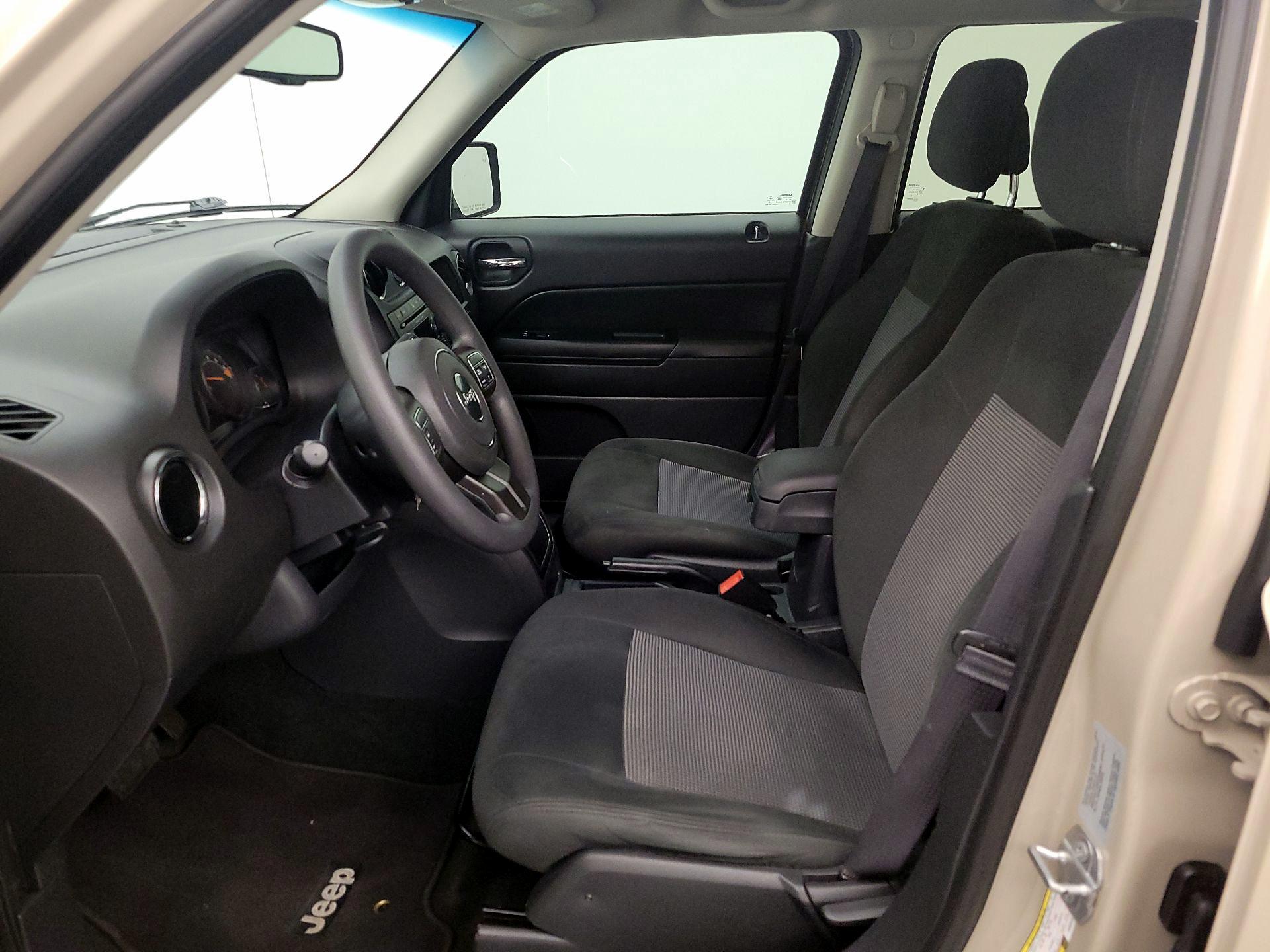 Thumbnail: 2016 Jeep Patriot - 11