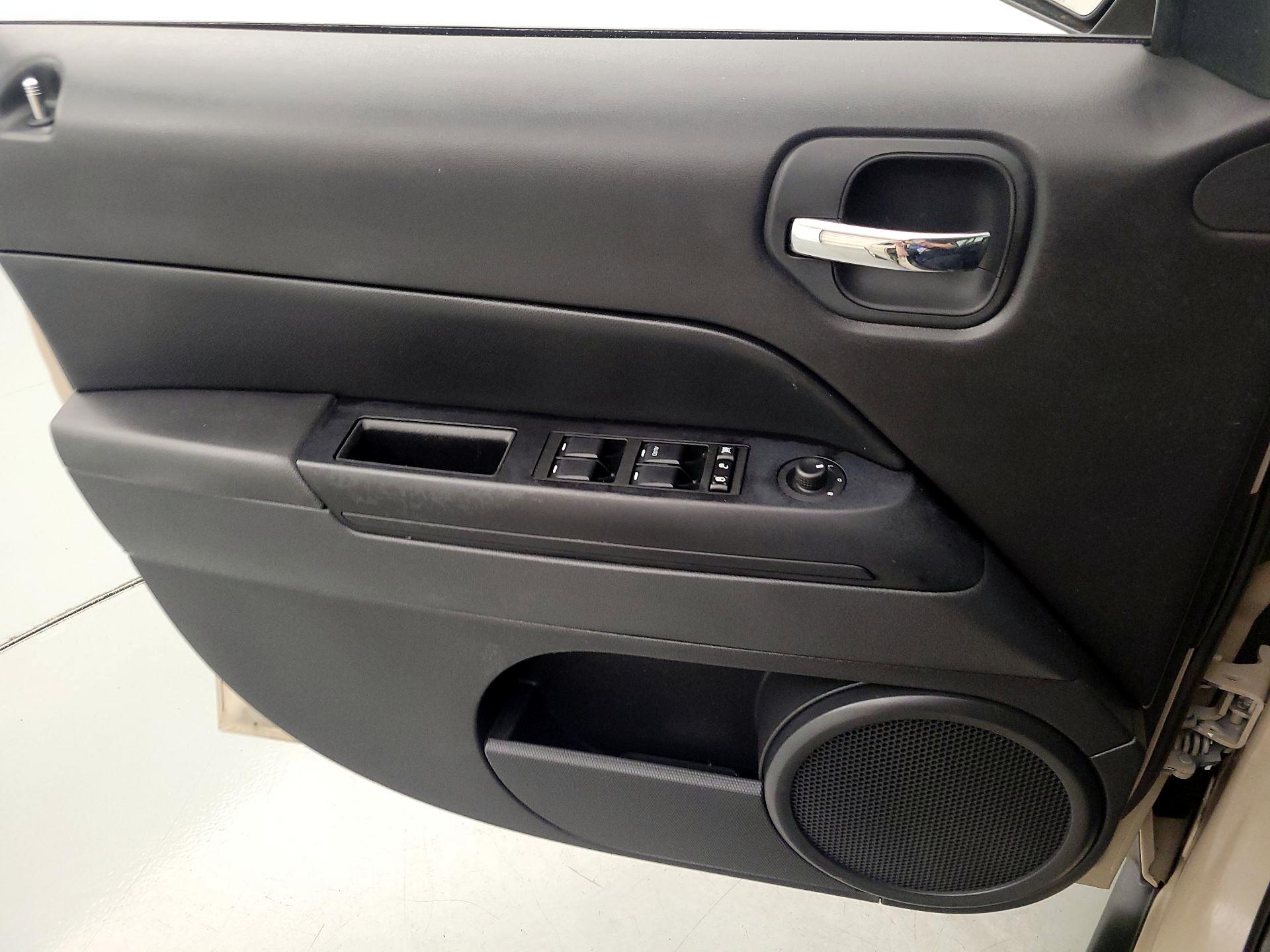 Thumbnail: 2016 Jeep Patriot - 12