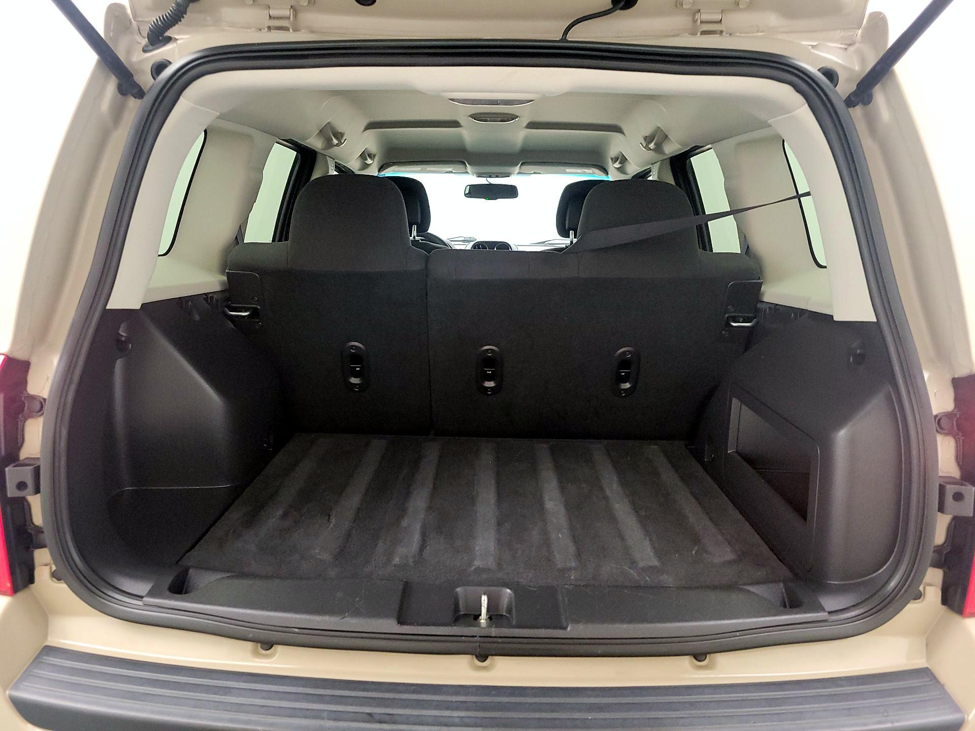 Thumbnail: 2016 Jeep Patriot - 17