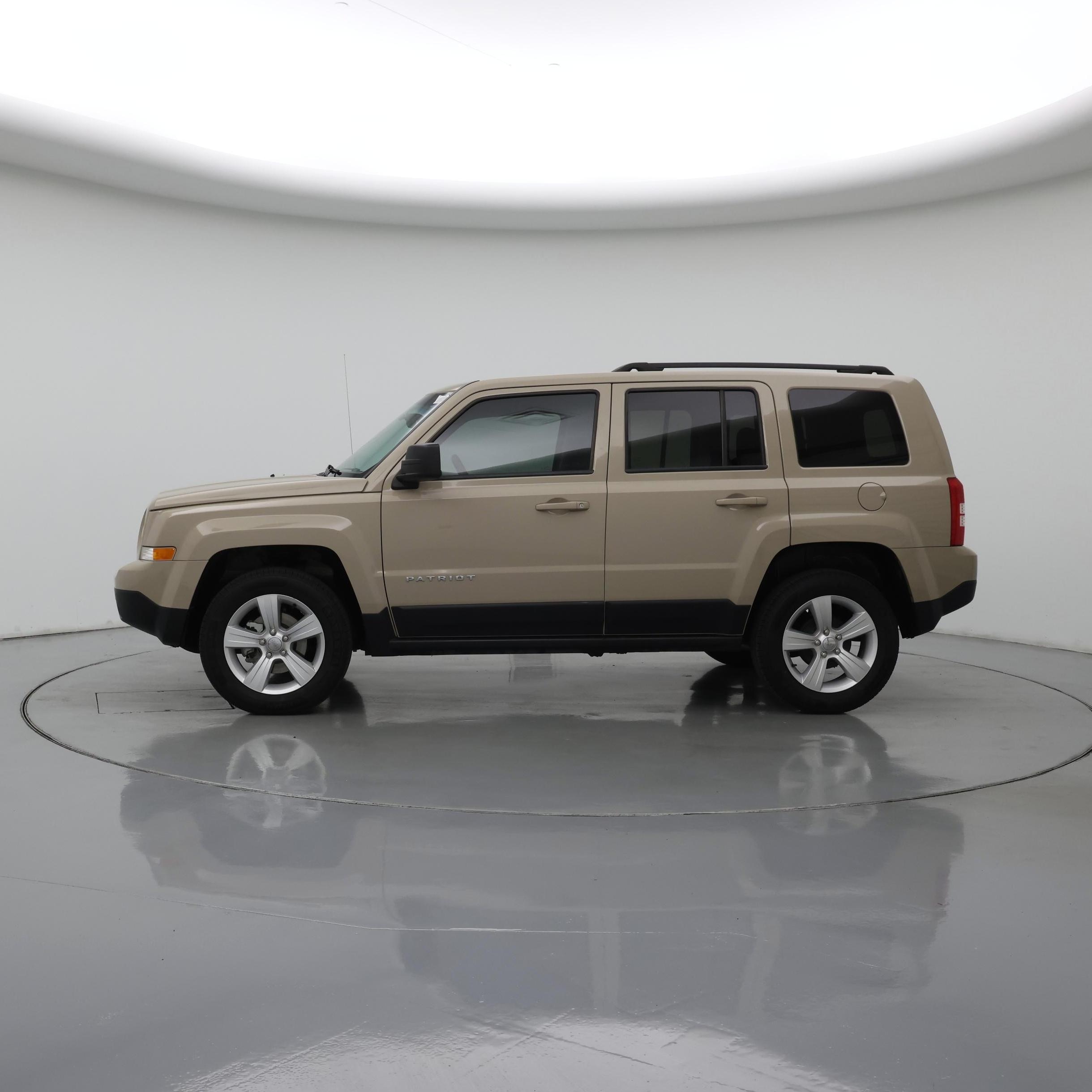 Thumbnail: 2016 Jeep Patriot - 3