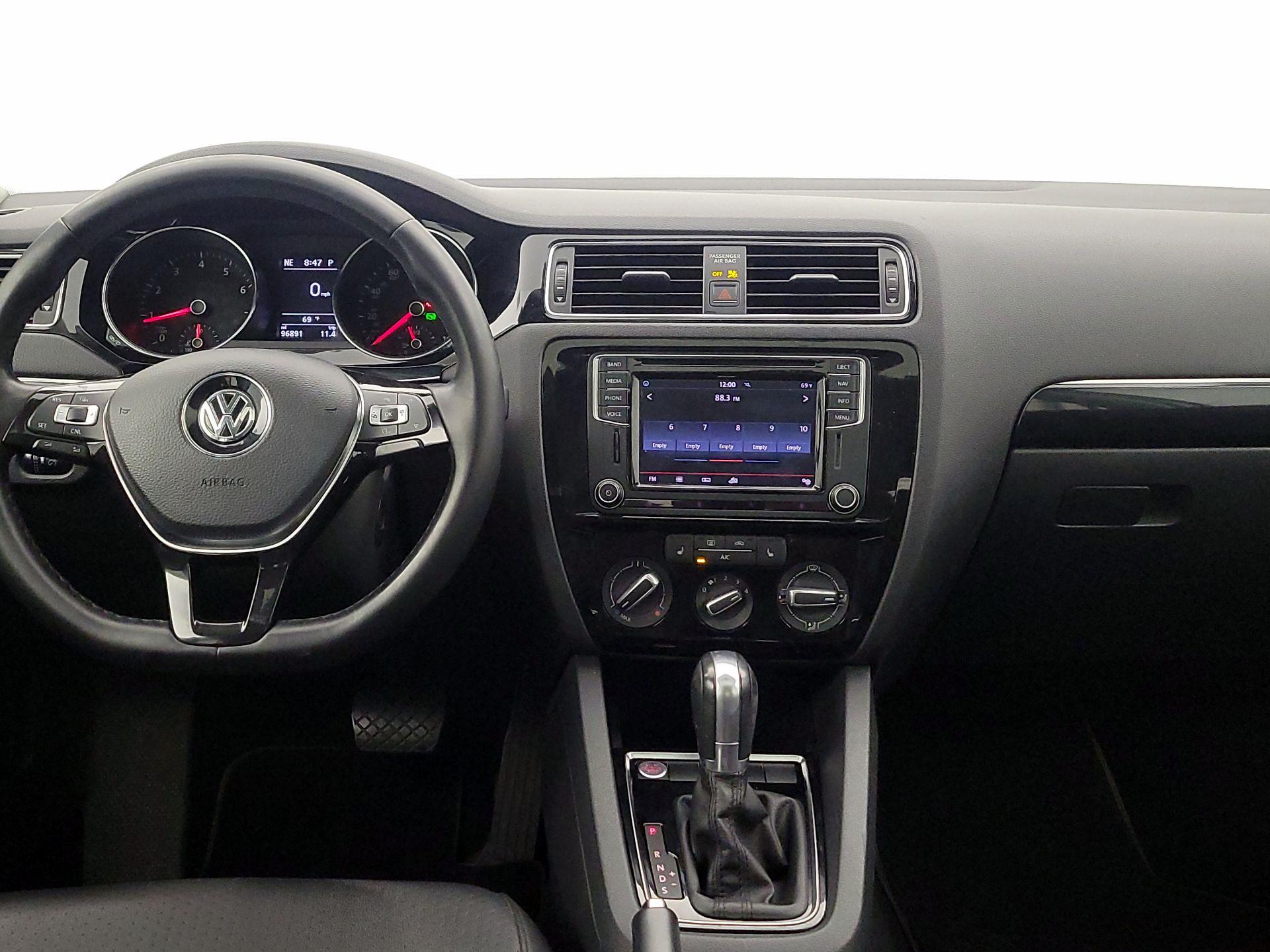 Thumbnail: 2016 Volkswagen Jetta - 9