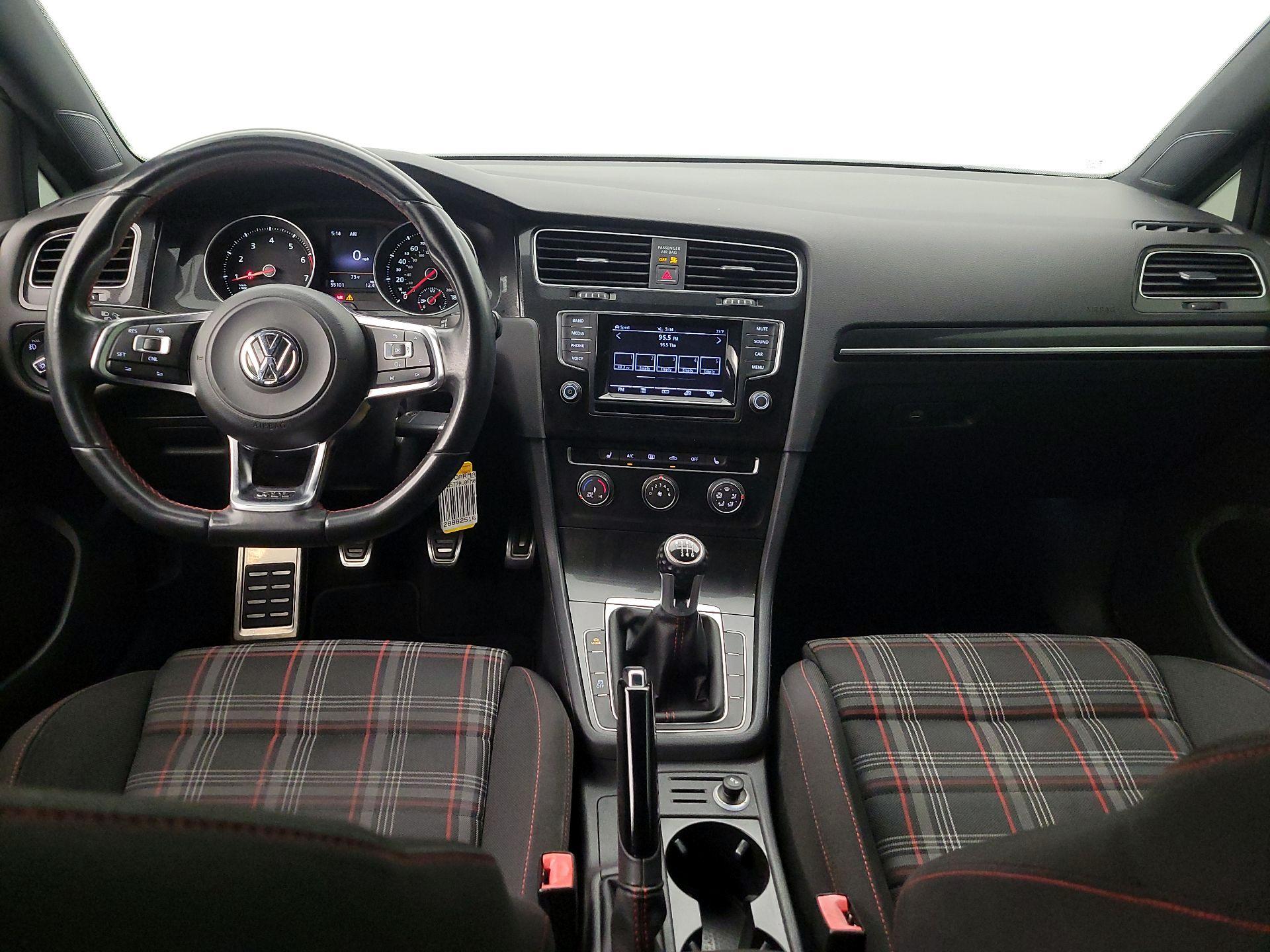 Thumbnail: 2015 Volkswagen Golf - 9