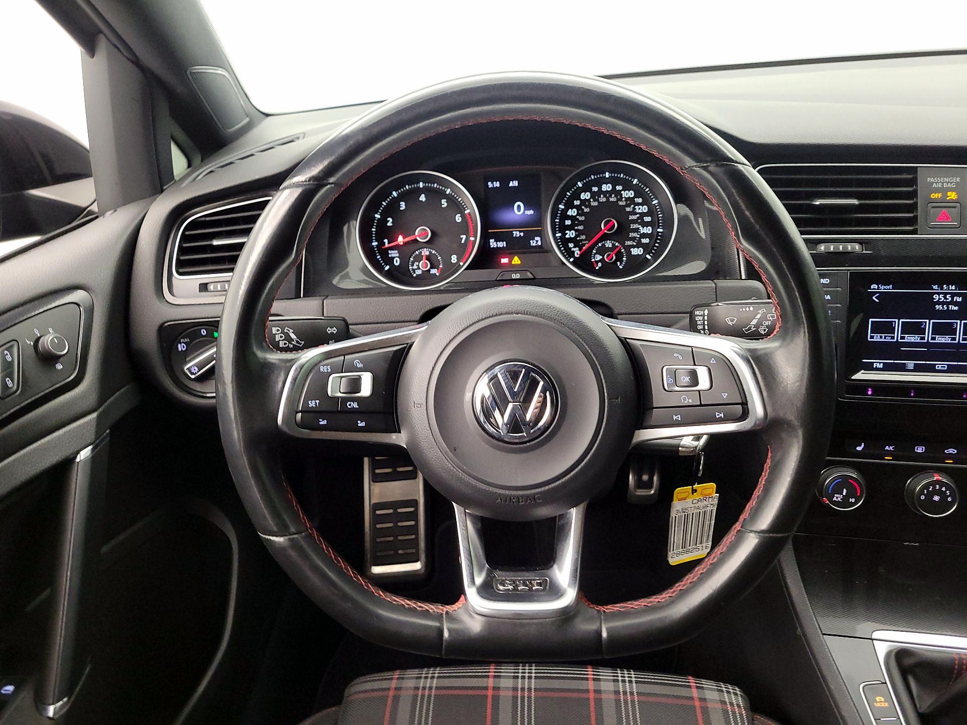 Thumbnail: 2015 Volkswagen Golf - 10