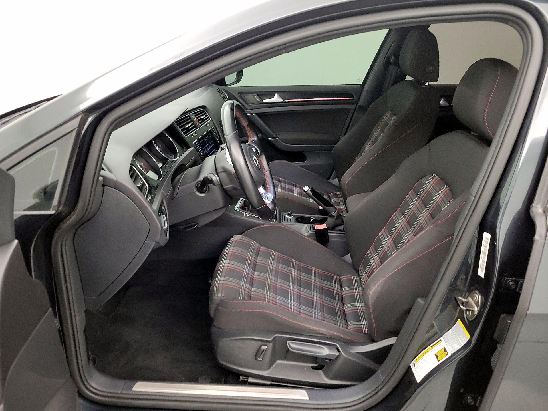 Thumbnail: 2015 Volkswagen Golf - 11