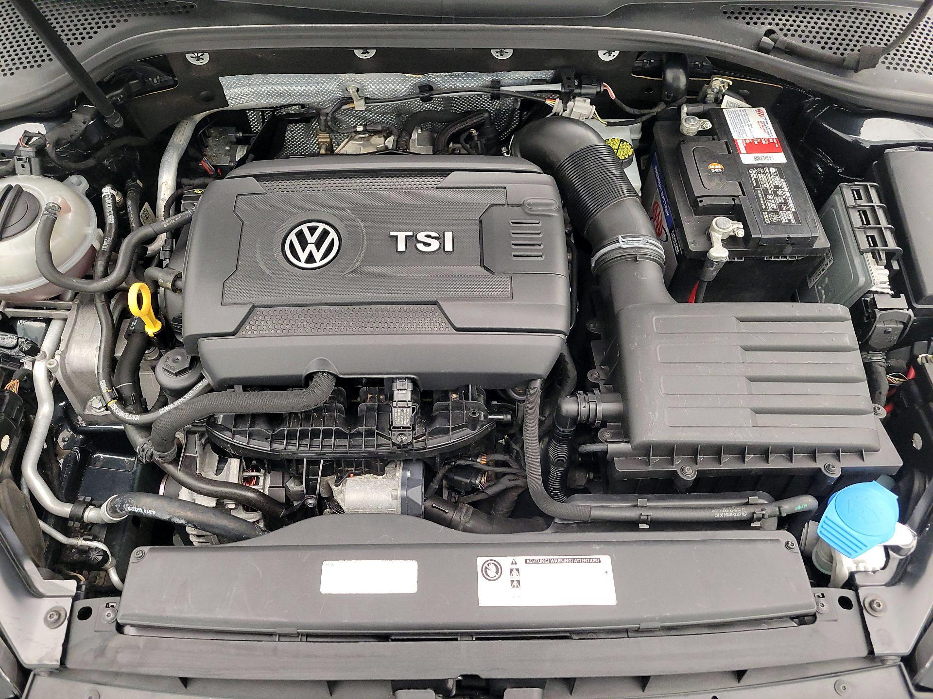 Thumbnail: 2015 Volkswagen Golf - 20