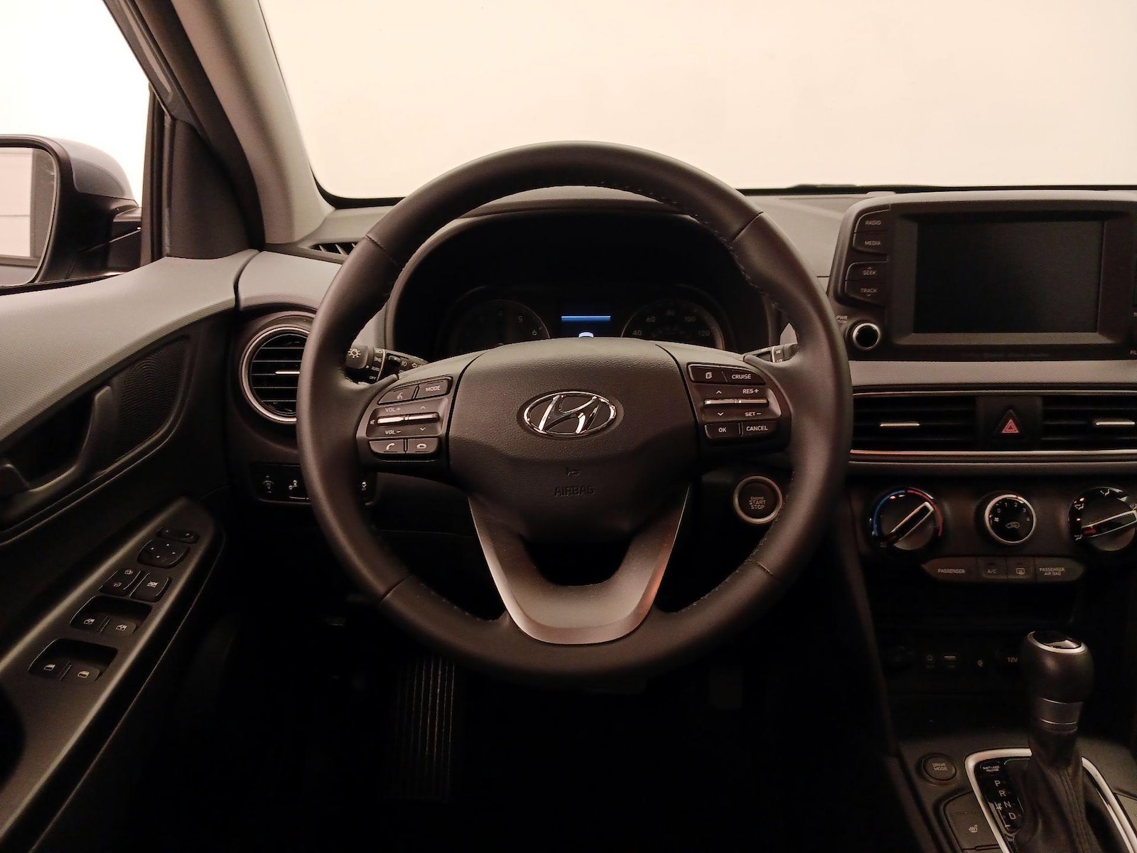 2020 Hyundai Kona SEL Plus - Photo 11