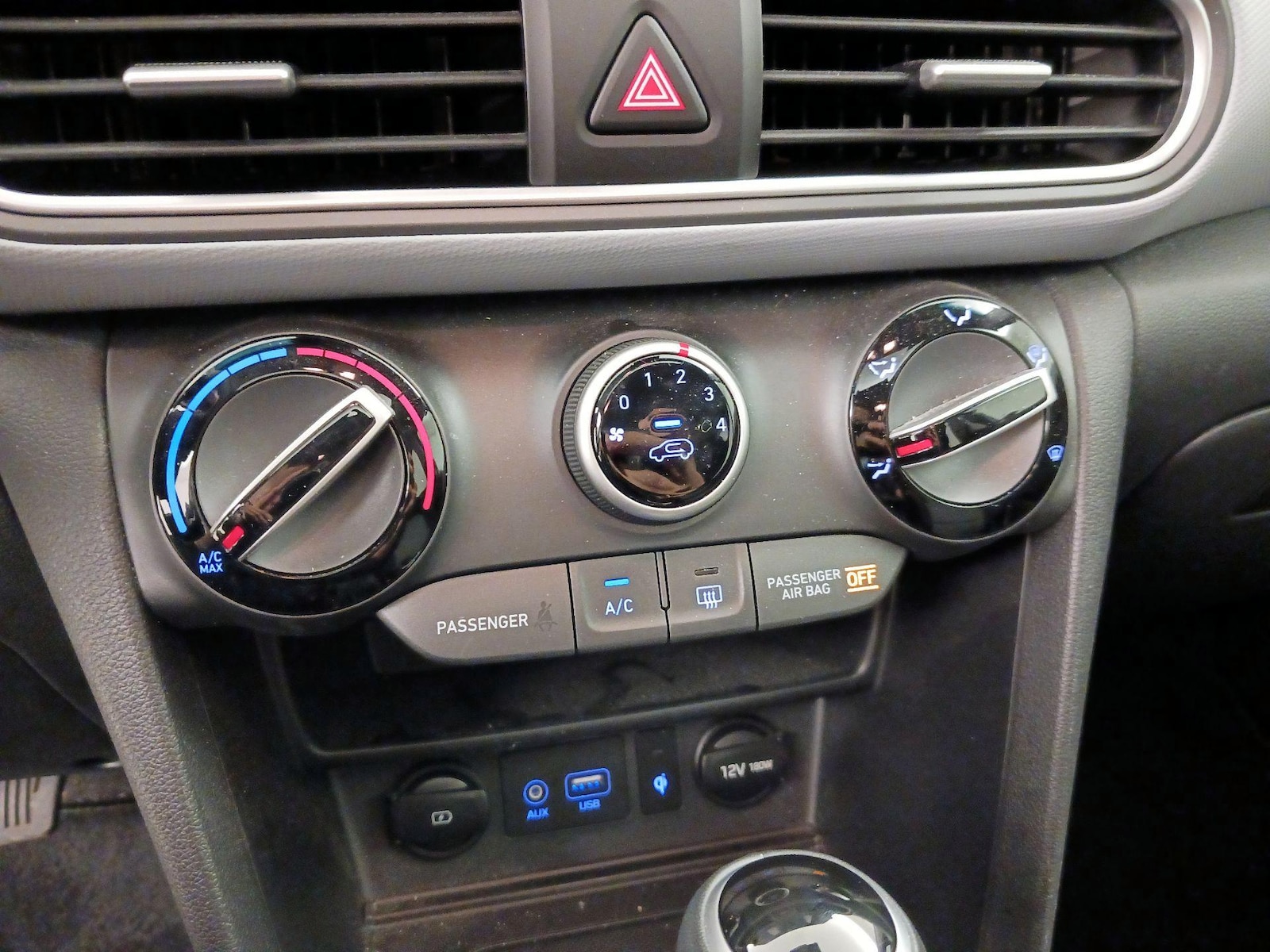 2020 Hyundai Kona SEL Plus - Photo 17