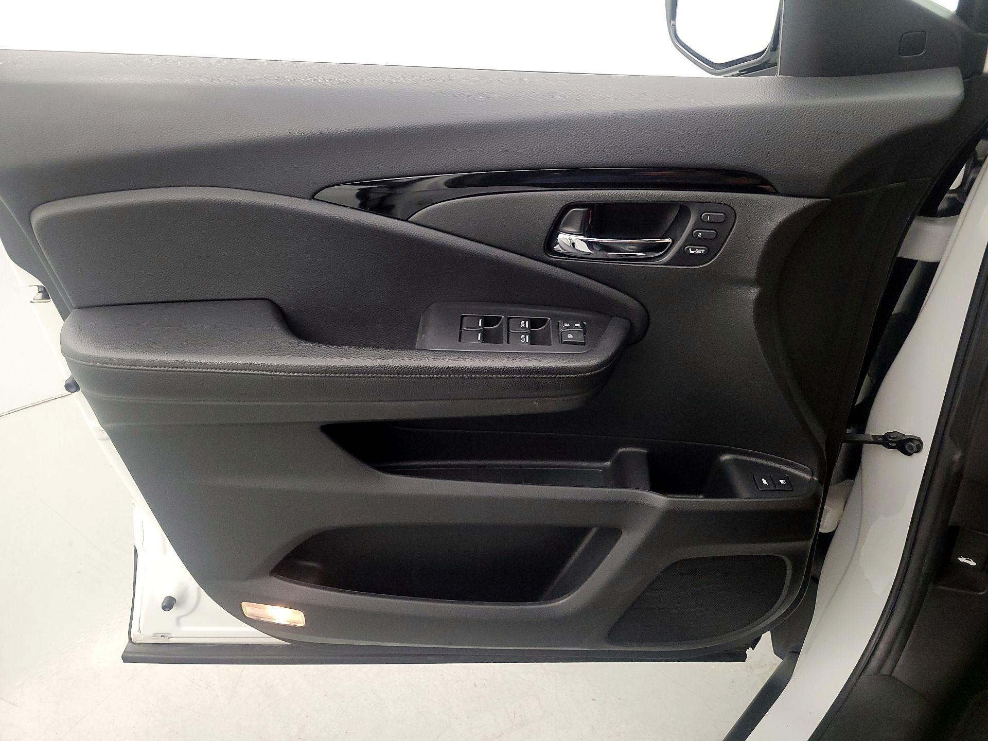 Thumbnail: 2020 Honda Pilot - 12