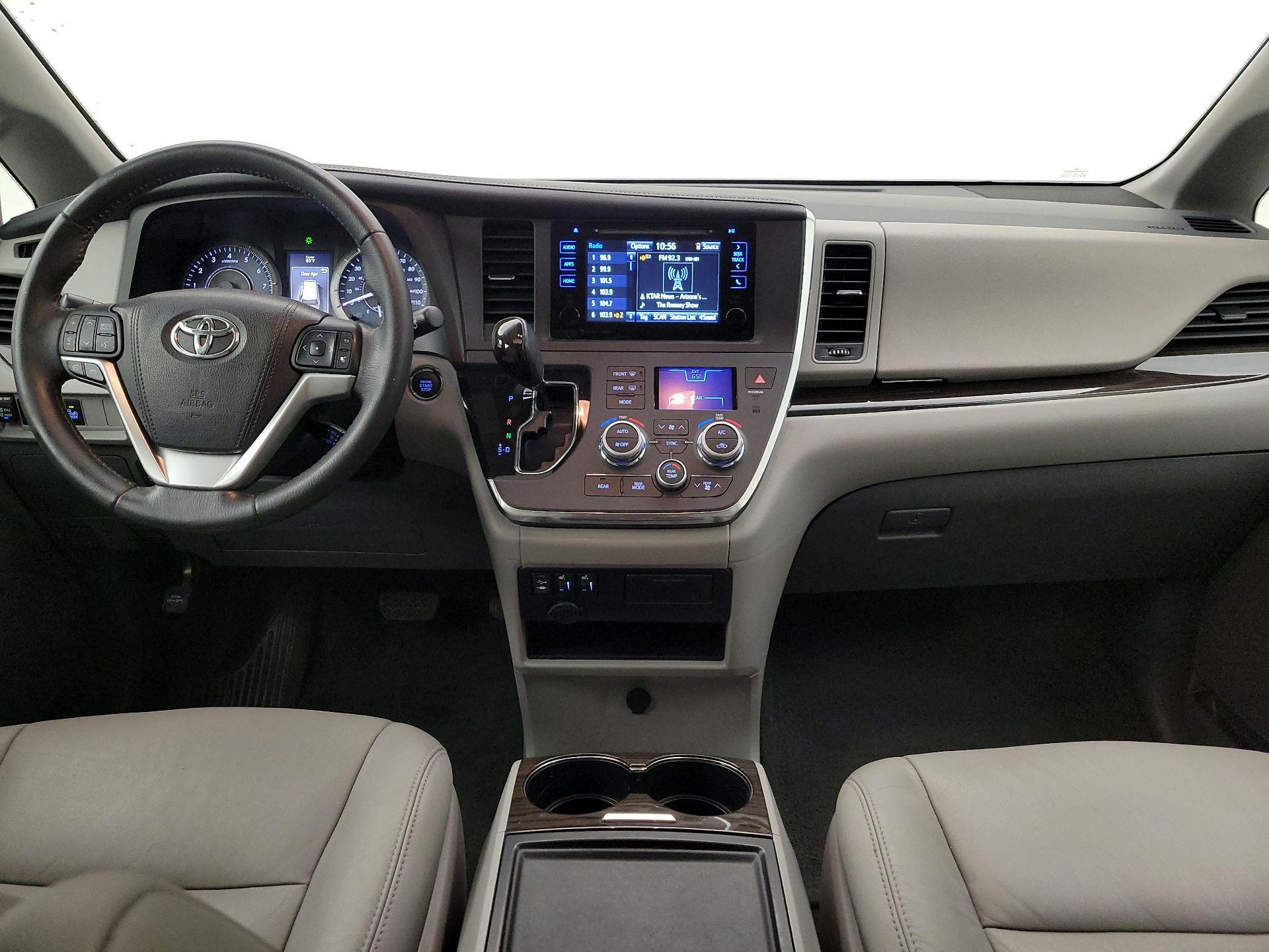 Thumbnail: 2017 Toyota Sienna - 9
