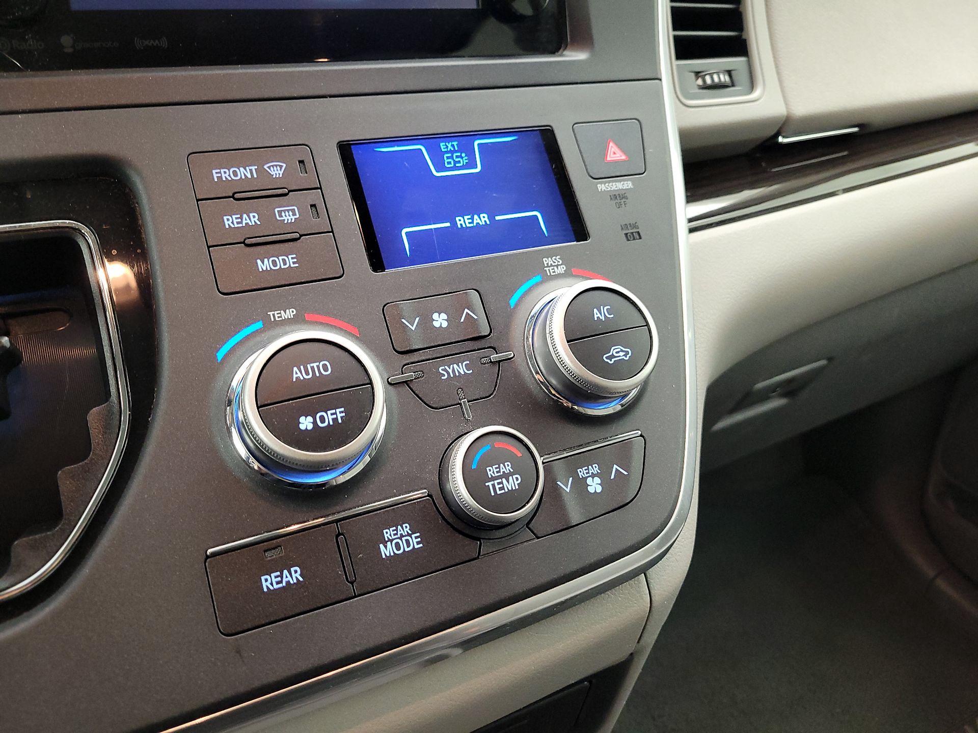 Thumbnail: 2017 Toyota Sienna - 16