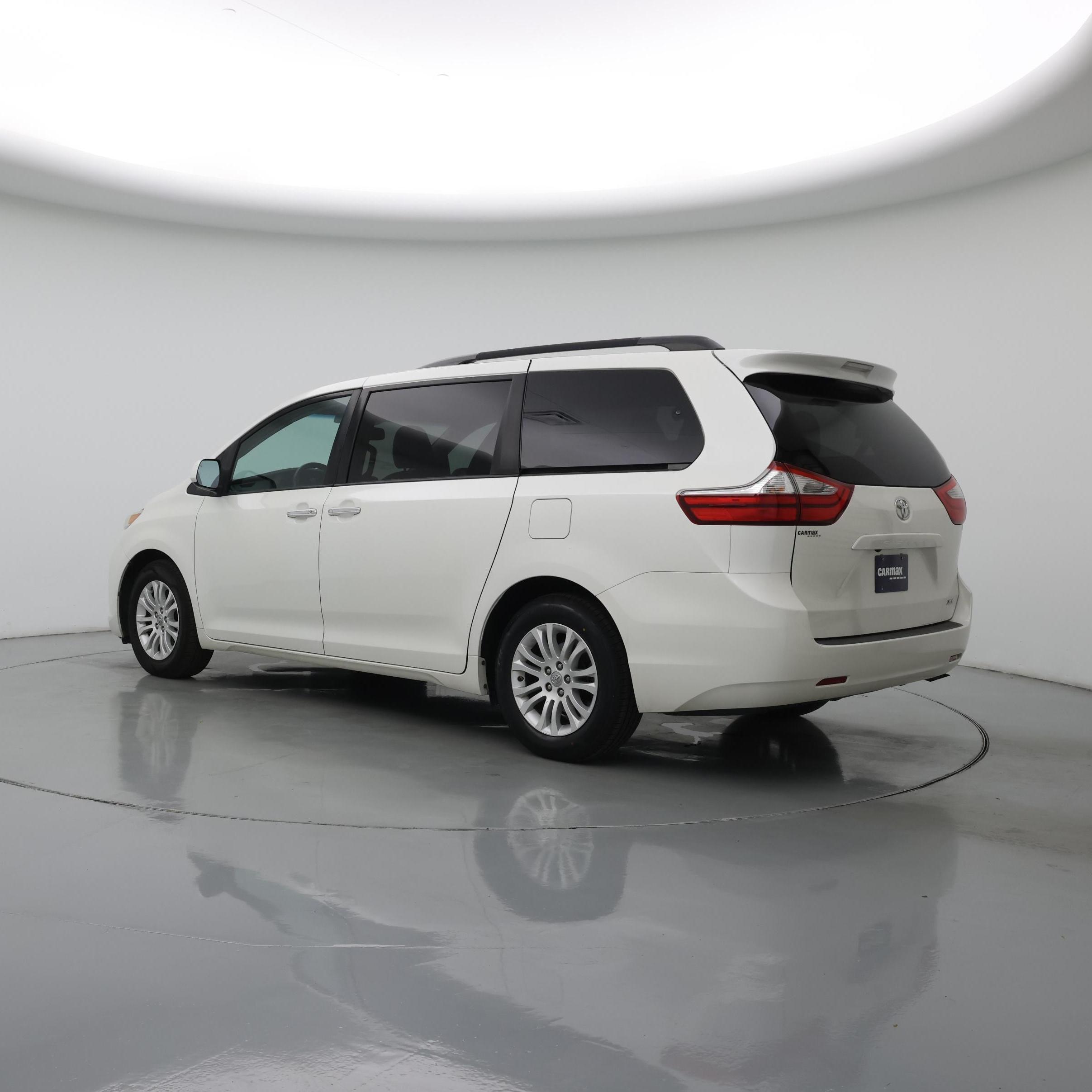 Thumbnail: 2017 Toyota Sienna - 2