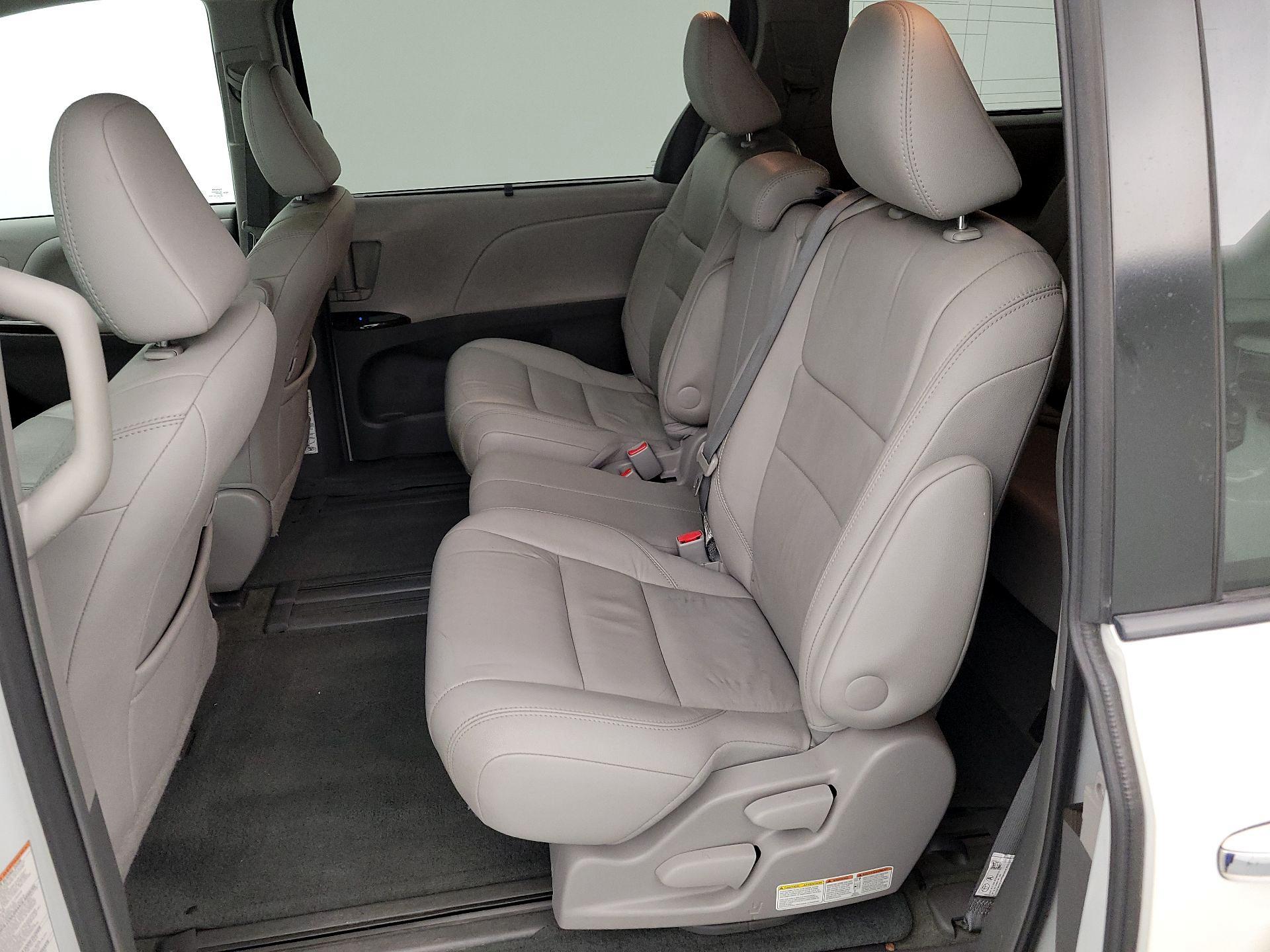 Thumbnail: 2017 Toyota Sienna - 20