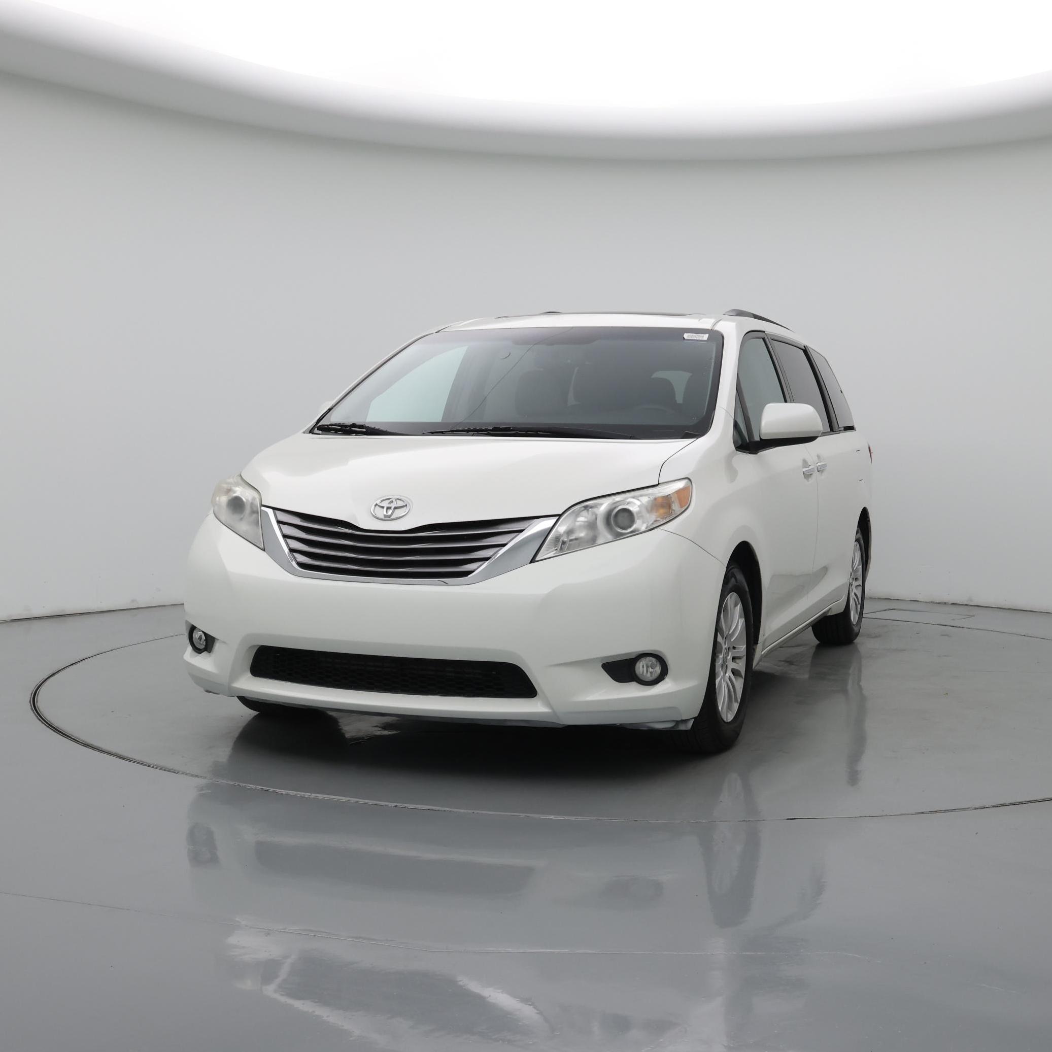Thumbnail: 2017 Toyota Sienna - 4