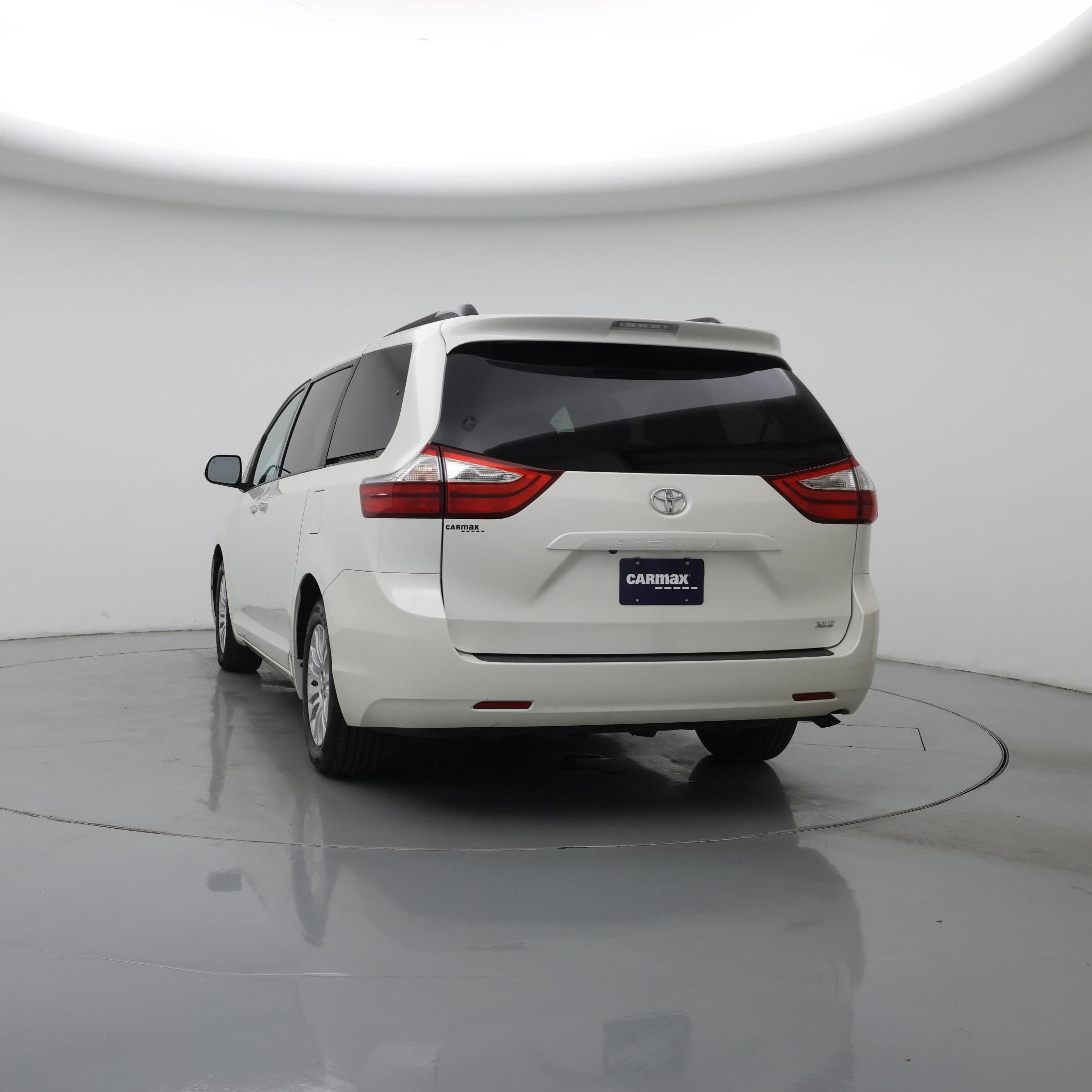 Thumbnail: 2017 Toyota Sienna - 6