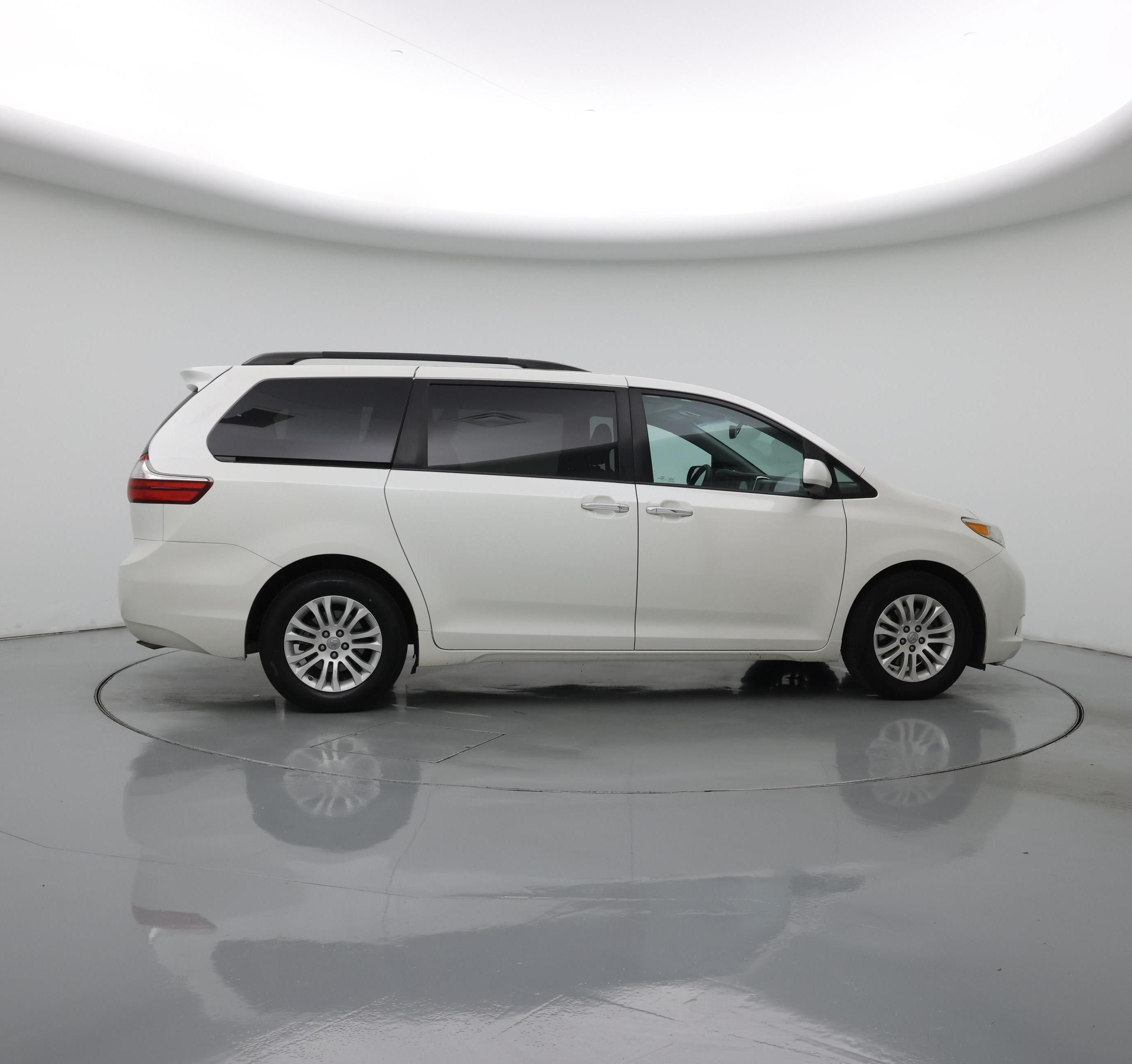 Thumbnail: 2017 Toyota Sienna - 7