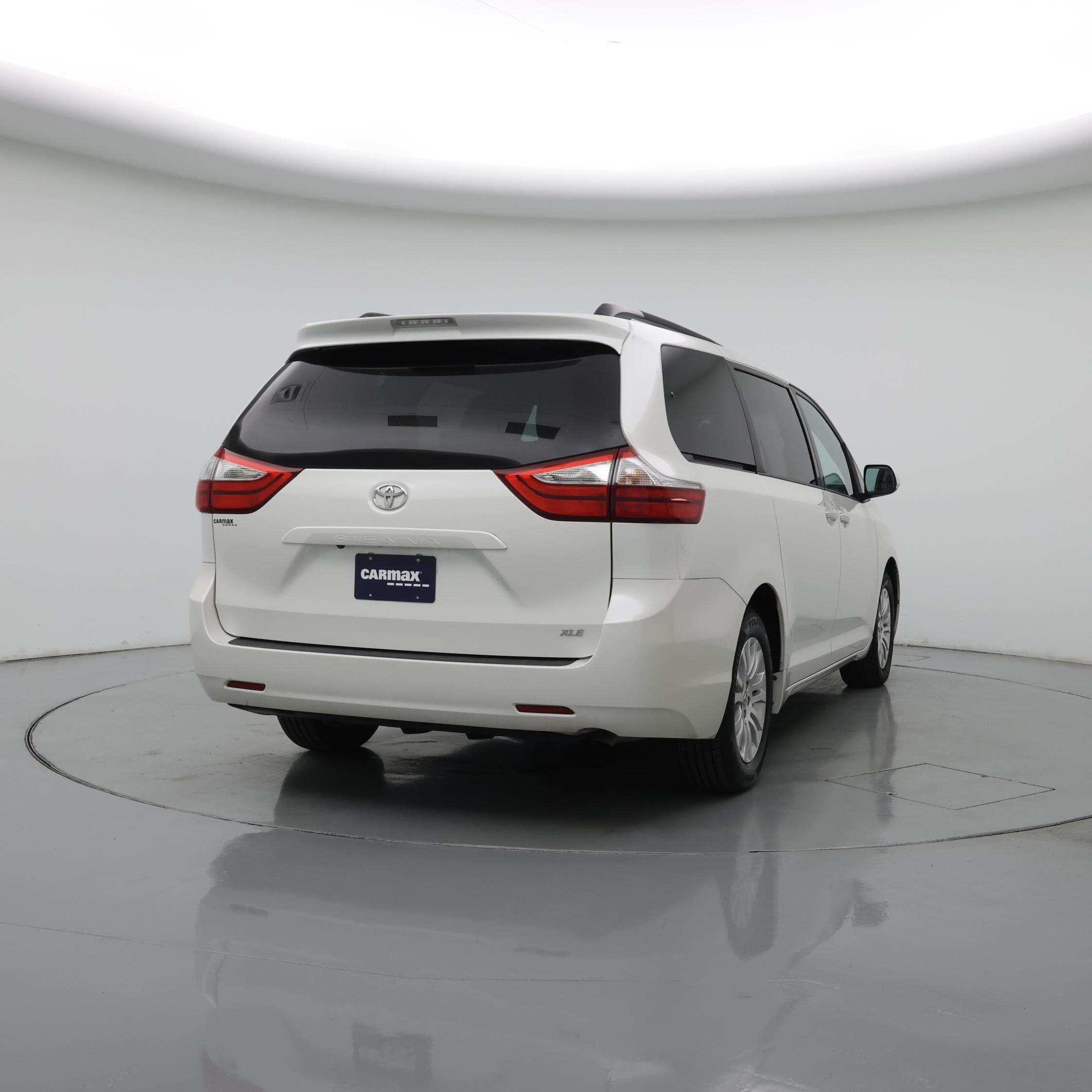 Thumbnail: 2017 Toyota Sienna - 8