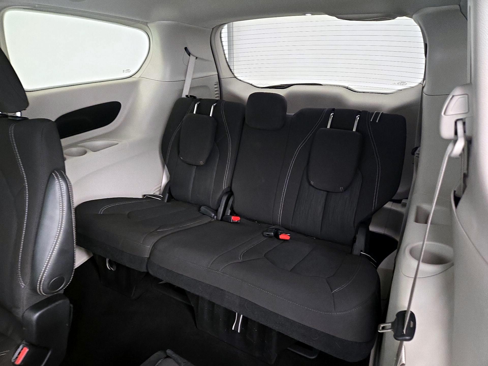 Thumbnail: 2023 Chrysler Voyager - 18