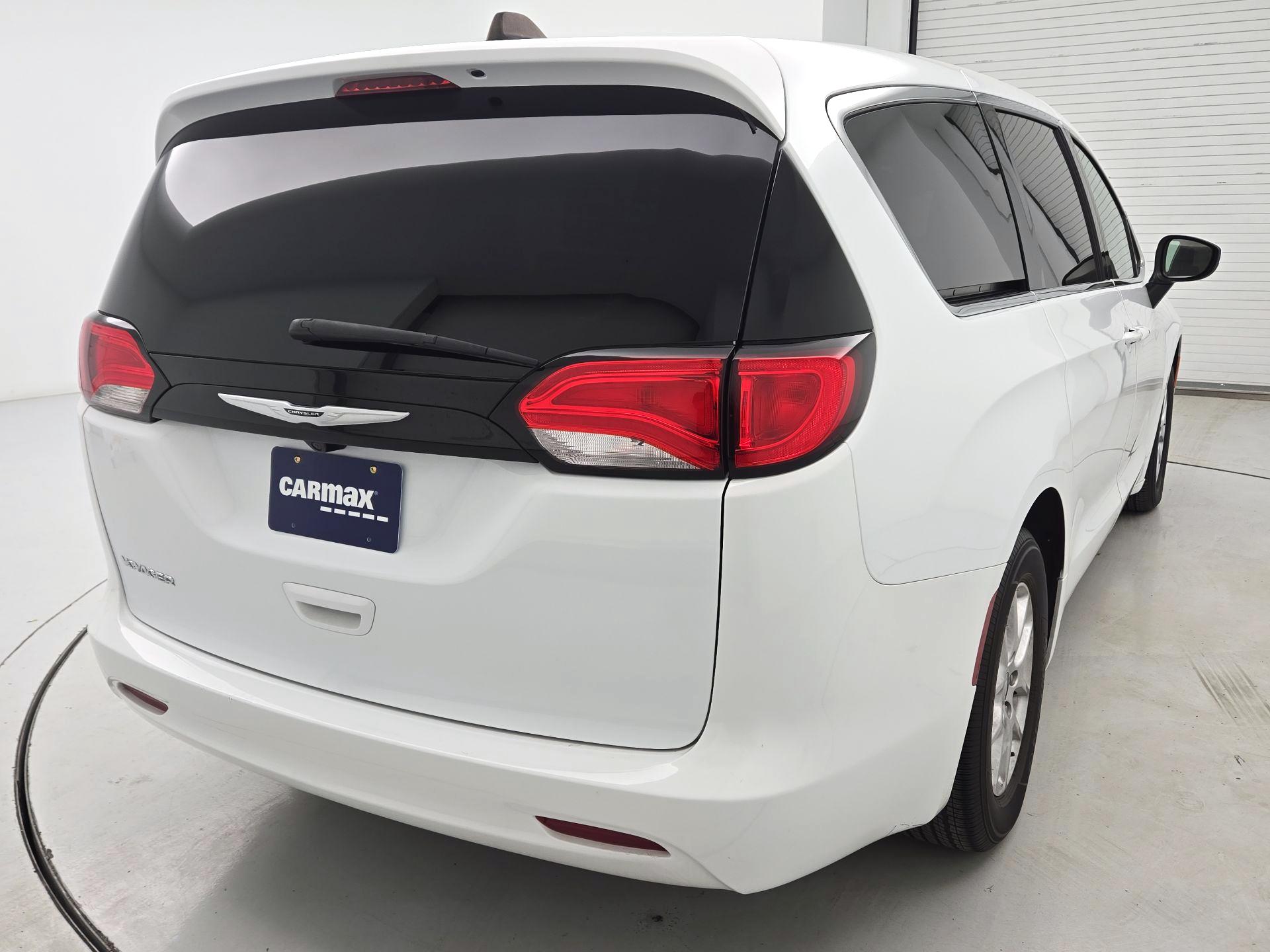 Thumbnail: 2023 Chrysler Voyager - 5