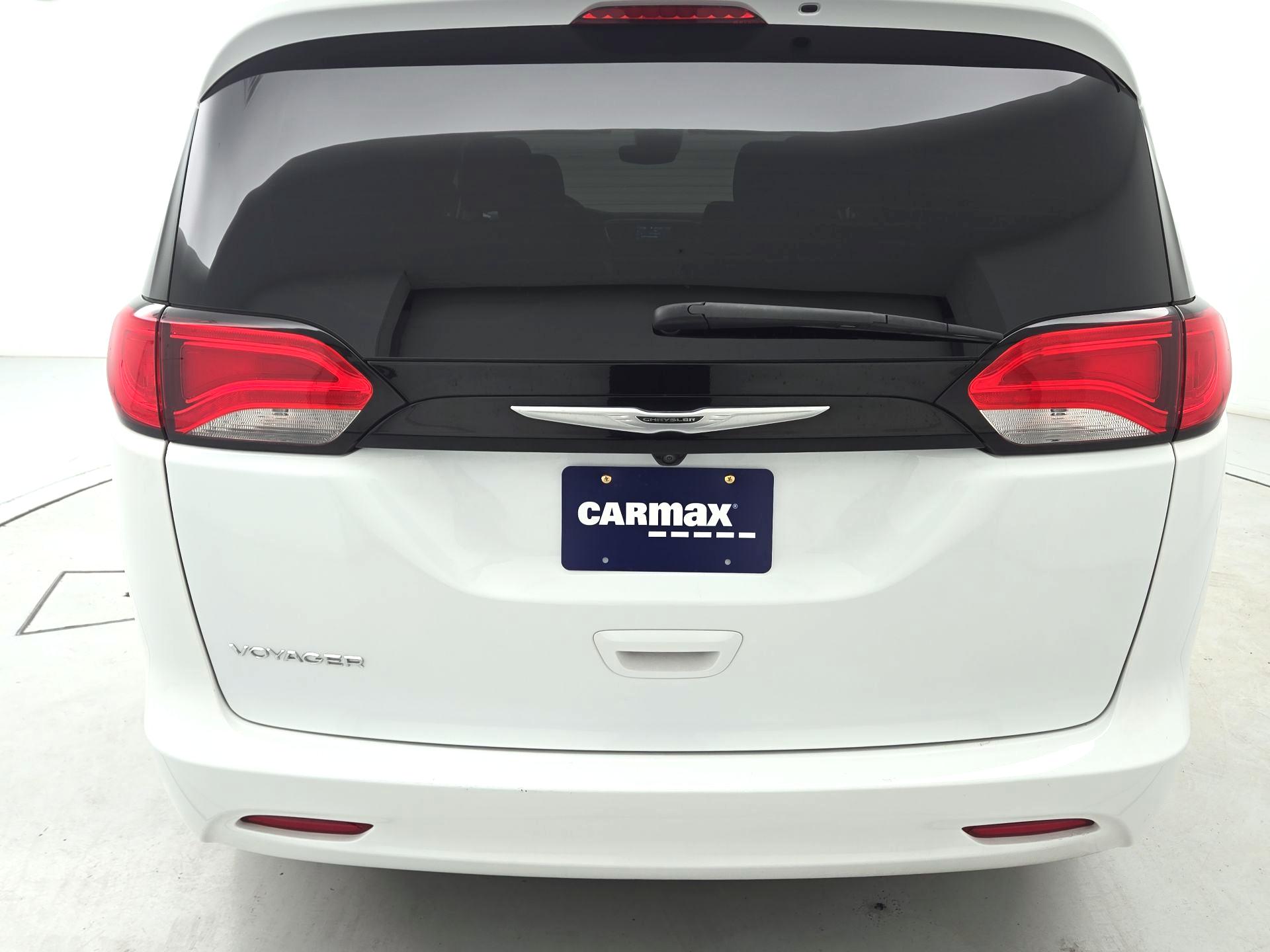 Thumbnail: 2023 Chrysler Voyager - 6