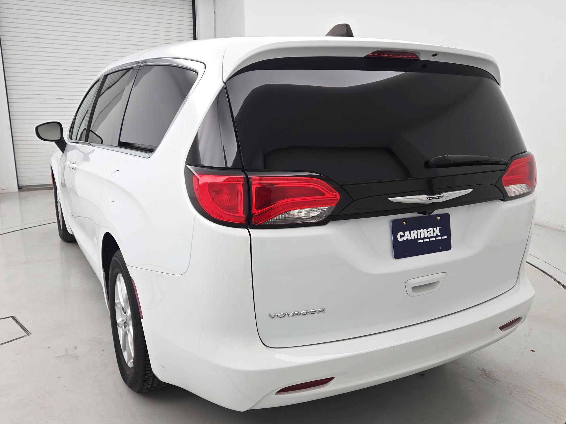 Thumbnail: 2023 Chrysler Voyager - 7