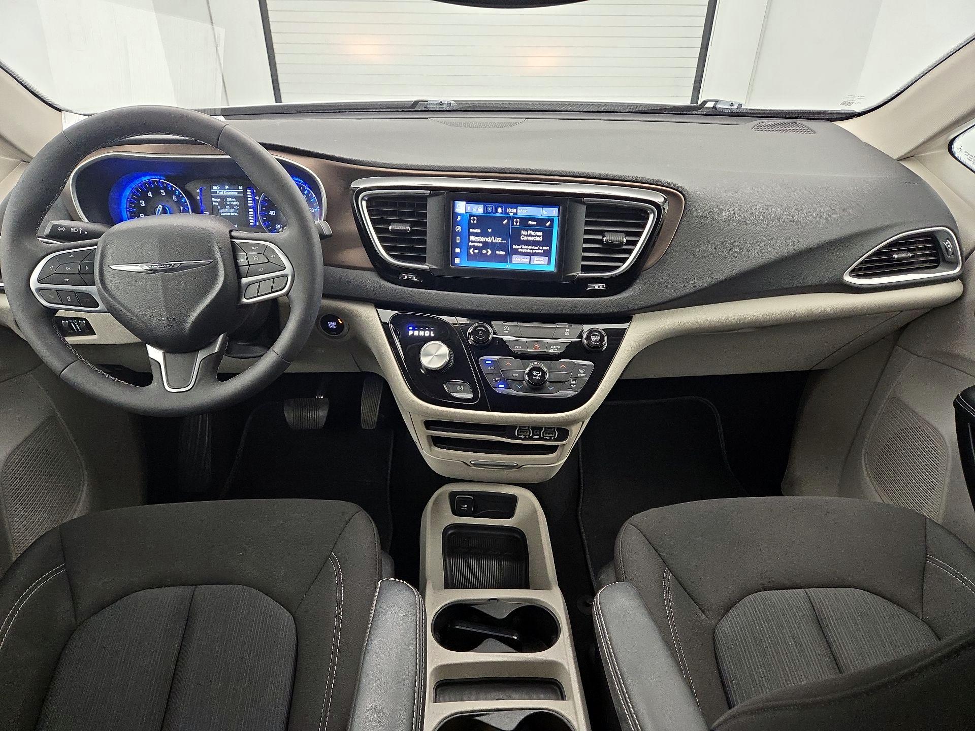 Thumbnail: 2023 Chrysler Voyager - 8