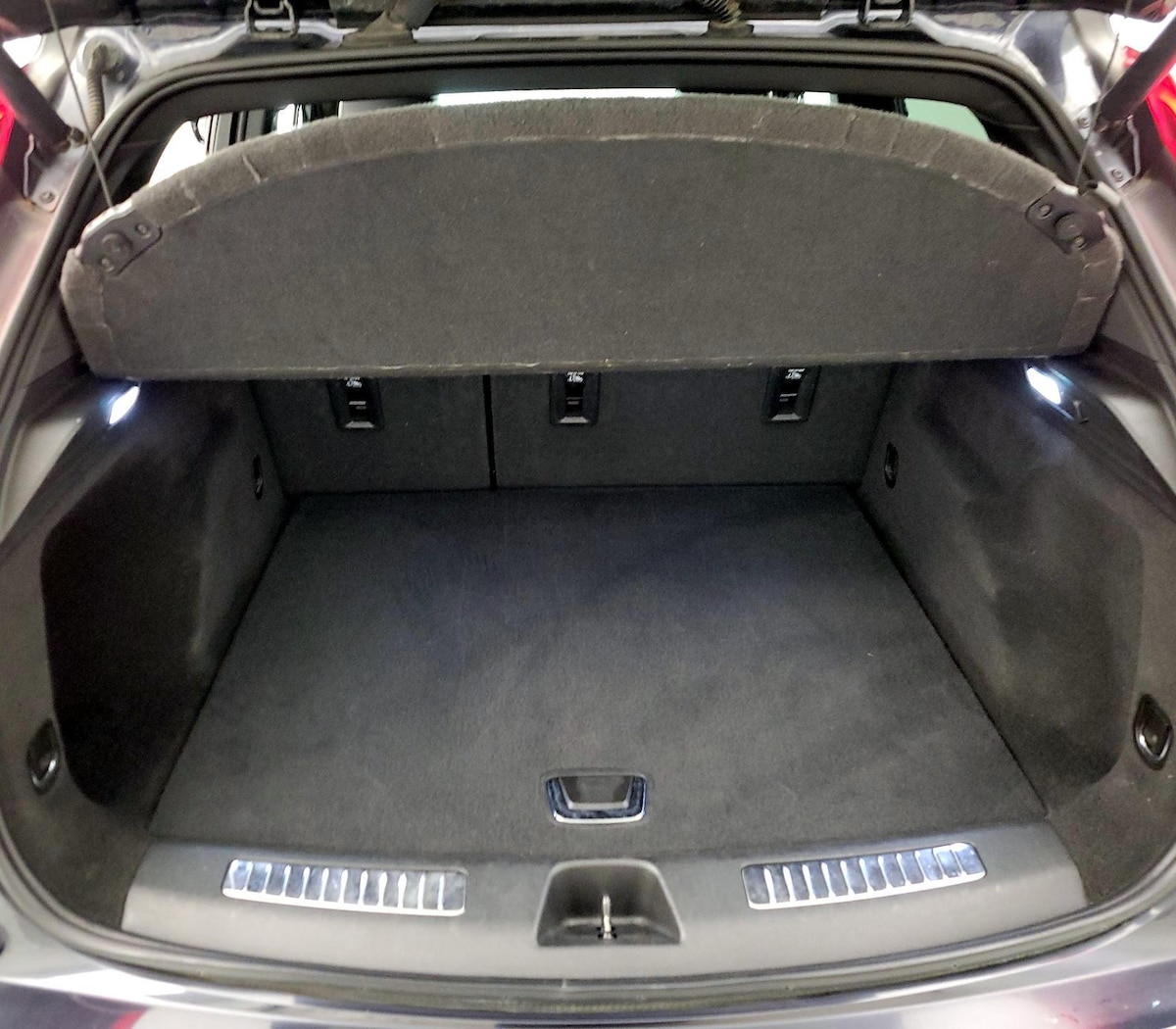 Trunk/Cargo (Seats Up)