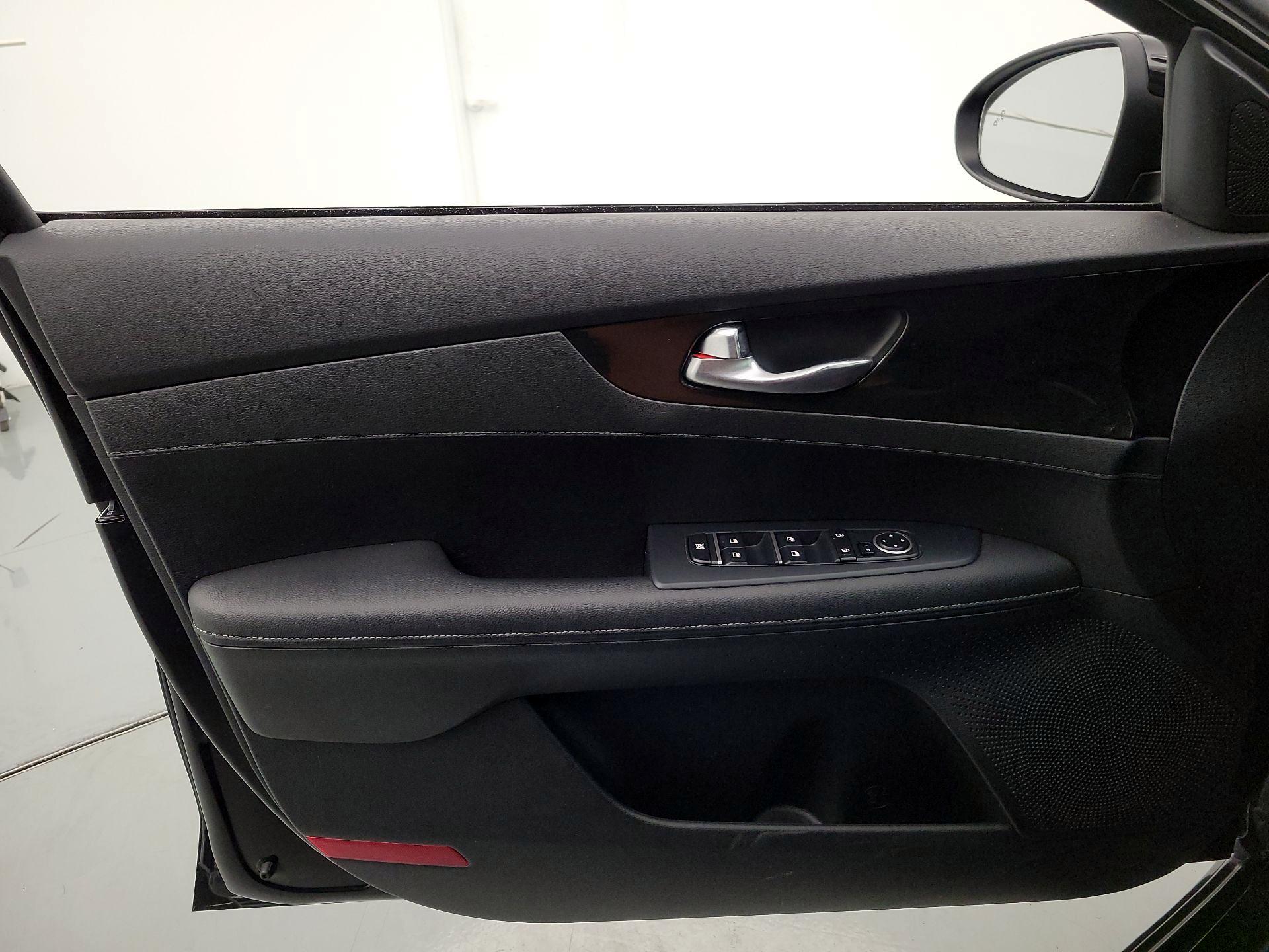 Thumbnail: 2021 Kia Forte - 12
