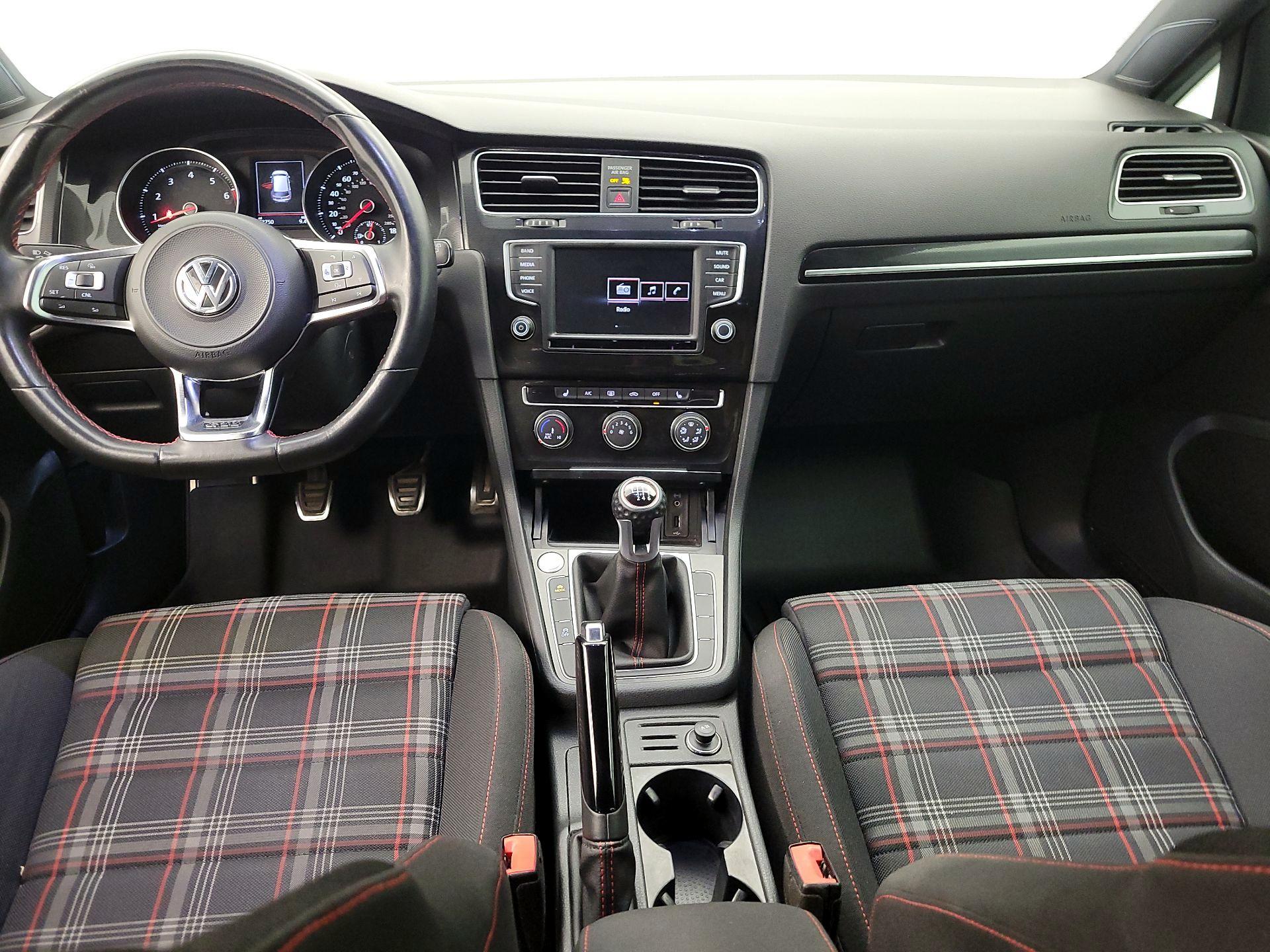 Thumbnail: 2017 Volkswagen Golf - 9