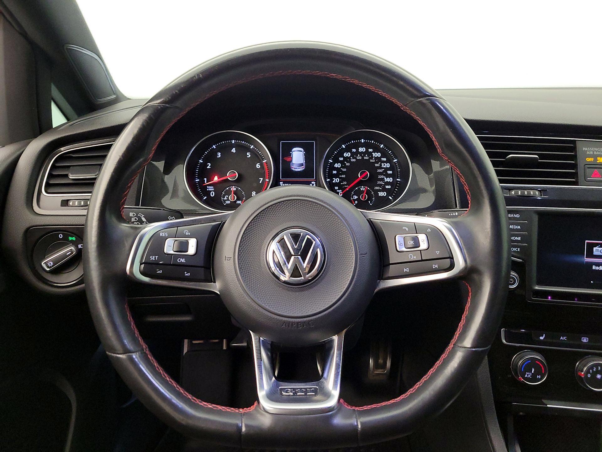 Thumbnail: 2017 Volkswagen Golf - 10
