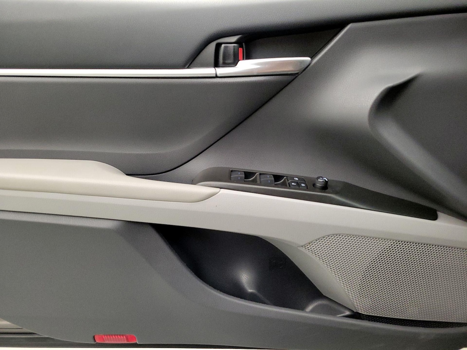 2024 Toyota Camry LE - Photo 13