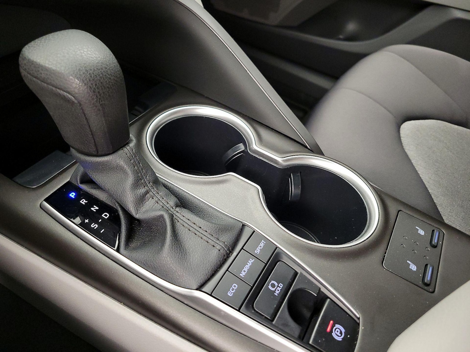 2024 Toyota Camry LE - Photo 19