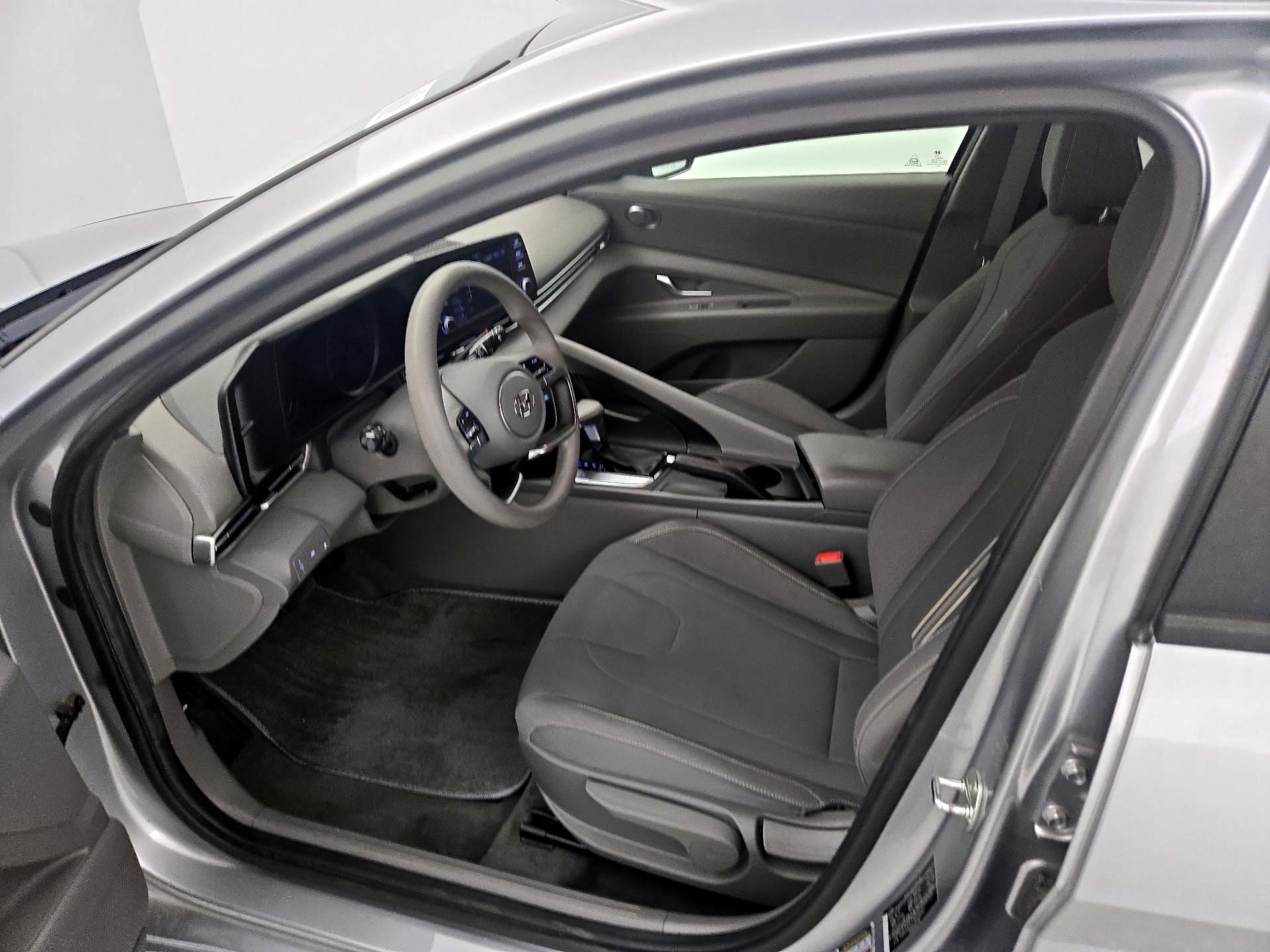 Thumbnail: 2022 Hyundai Elantra - 9