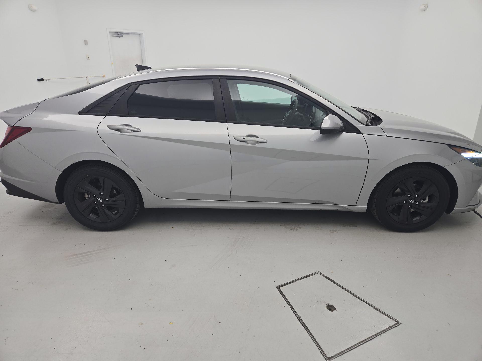 Thumbnail: 2022 Hyundai Elantra - 4
