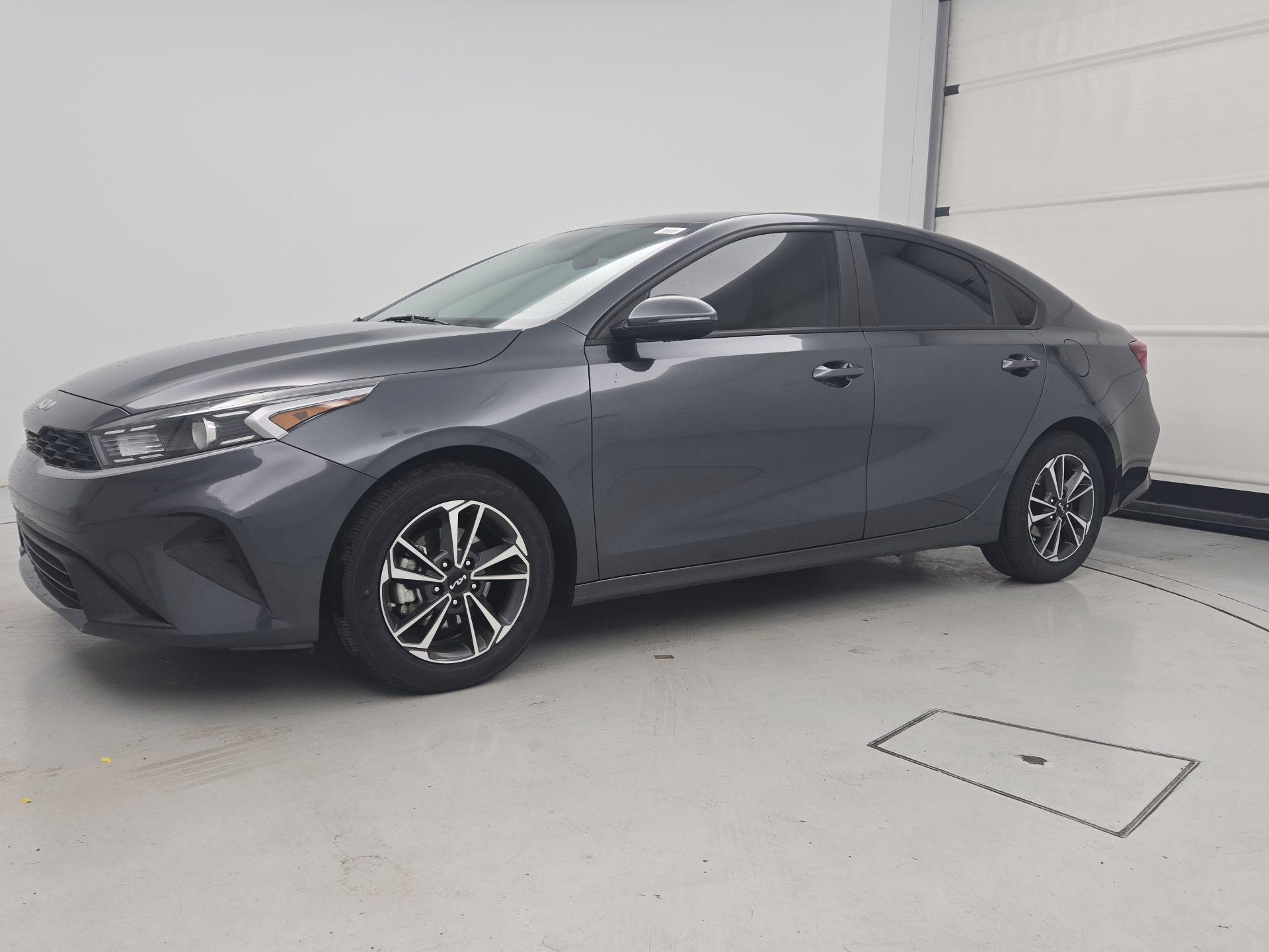 Thumbnail: 2023 Kia Forte - 3