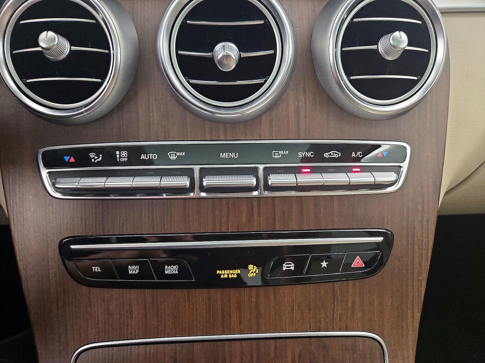 2022 Mercedes-Benz GLC GLC300 - Photo 17