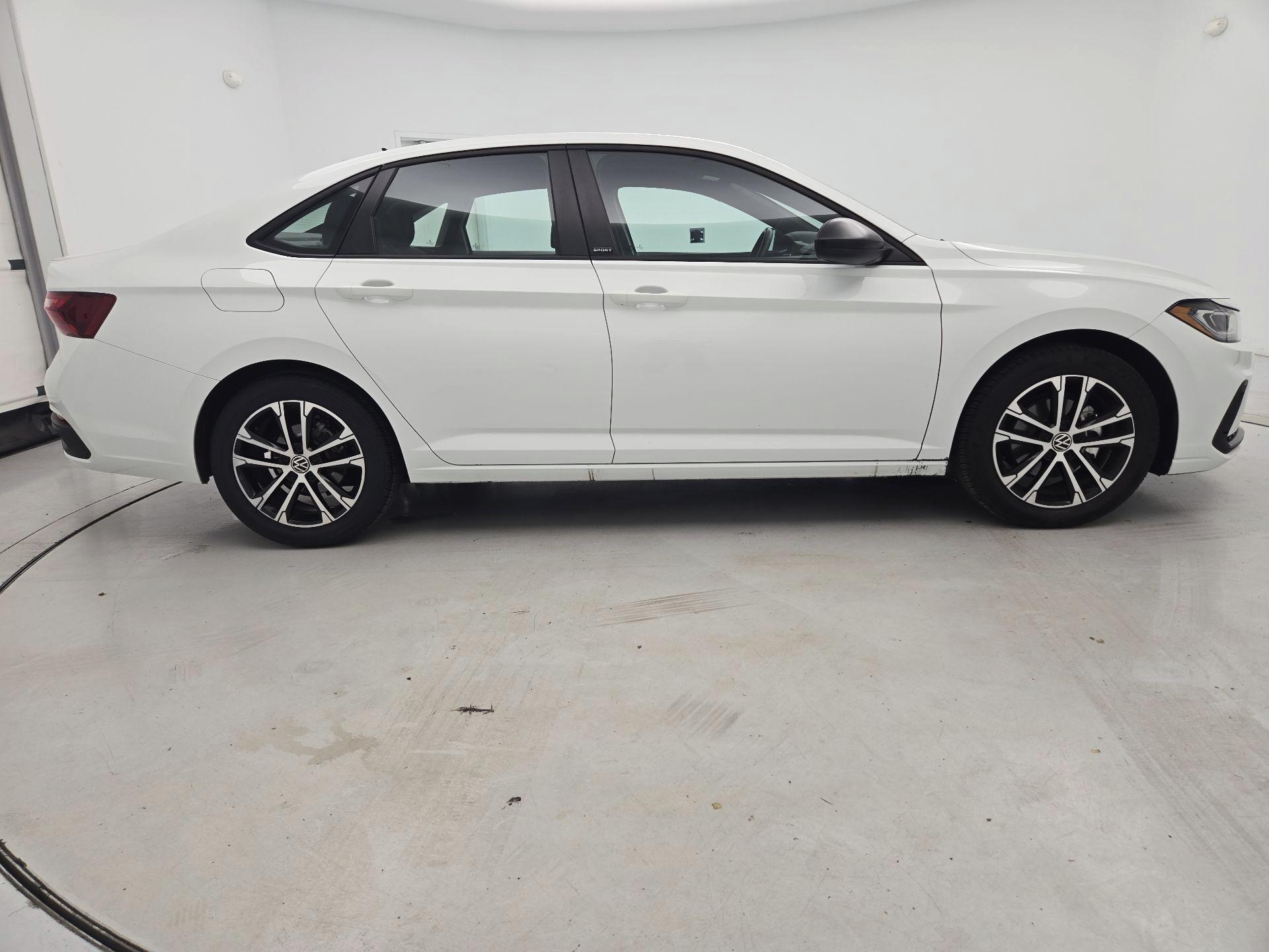 Thumbnail: 2025 Volkswagen Jetta - 4