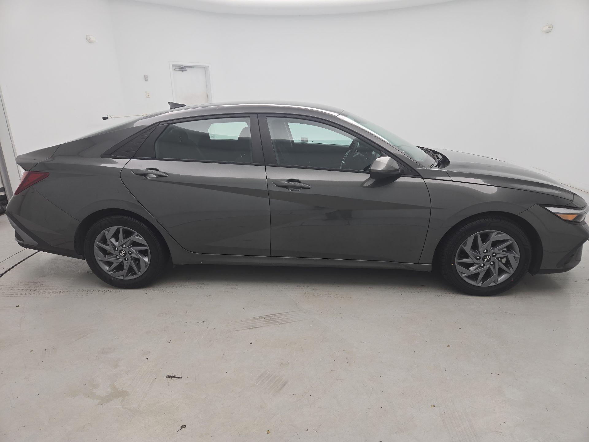 Thumbnail: 2024 Hyundai Elantra - 4