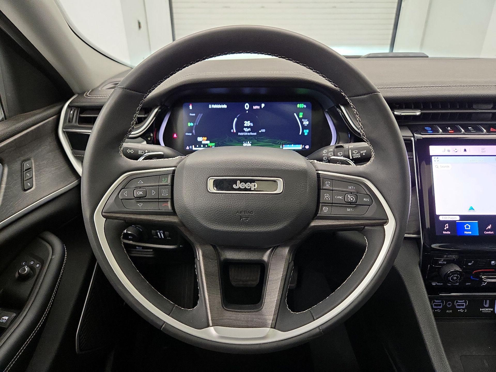 Thumbnail: 2023 Jeep Grand Cherokee - 10
