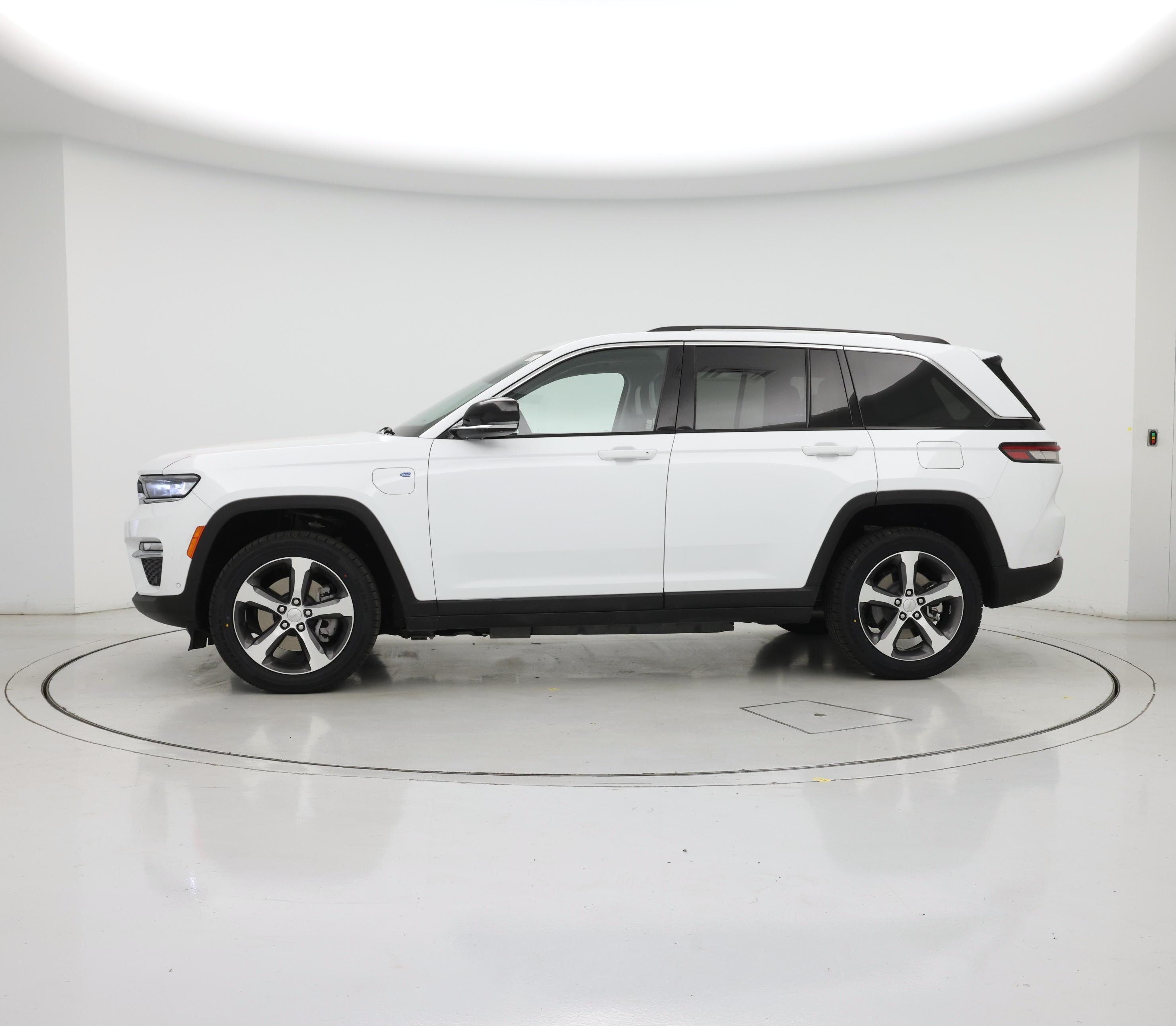 Thumbnail: 2023 Jeep Grand Cherokee - 3